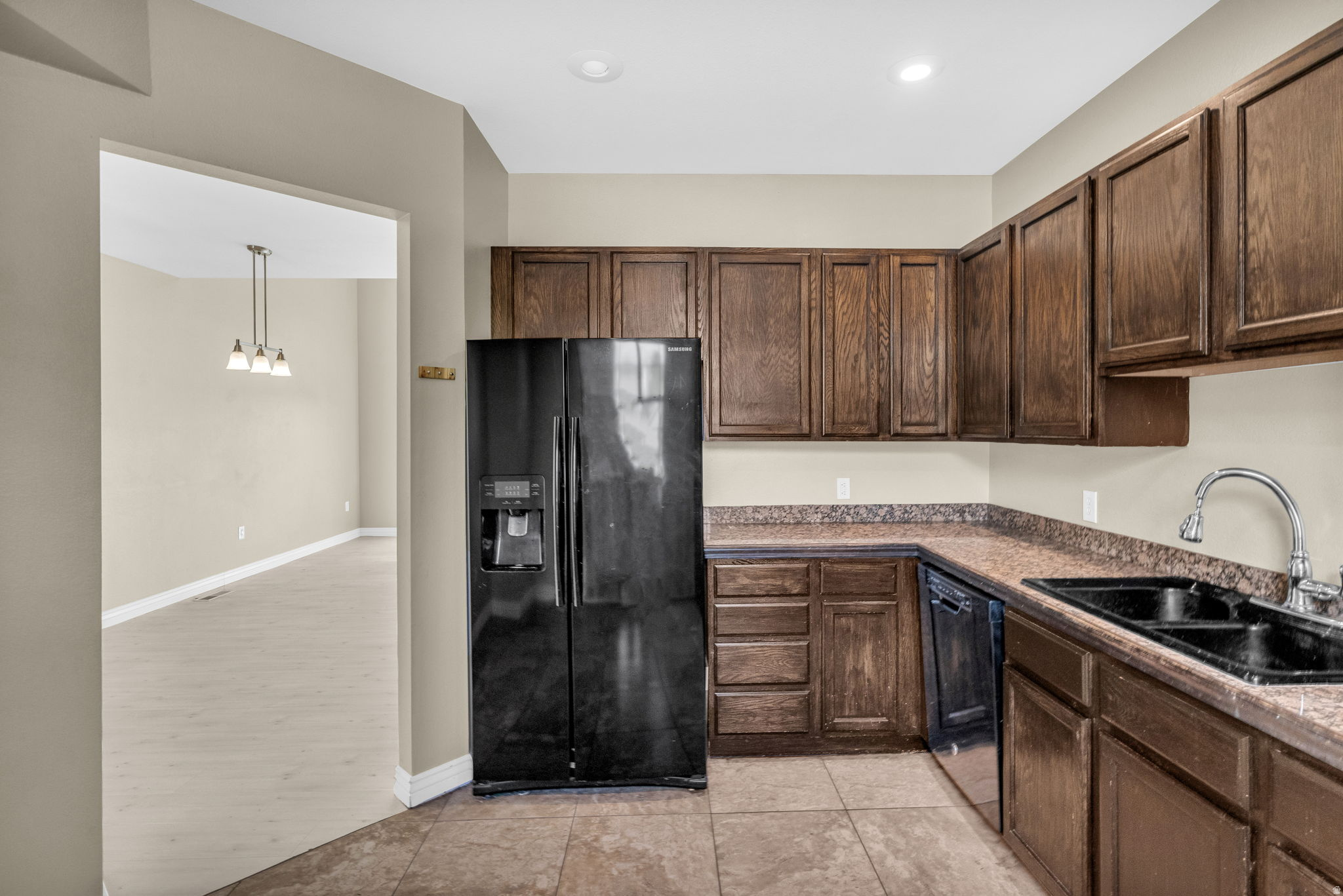 SOUTH MOUNTAIN - Residential Lease