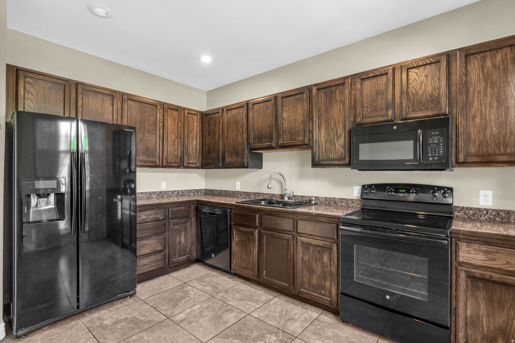 SOUTH MOUNTAIN - Residential Lease