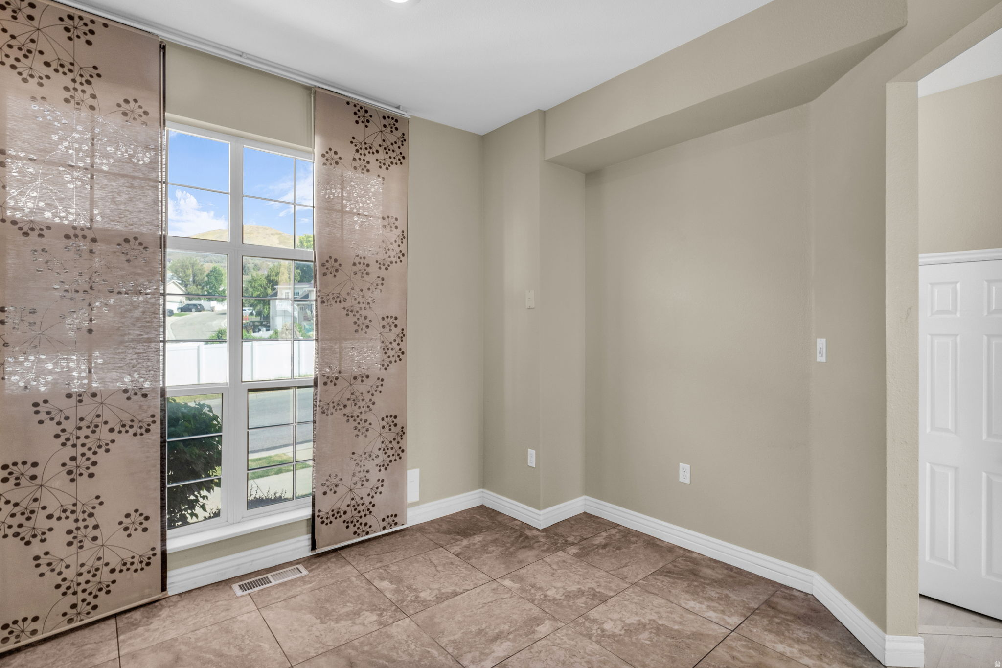 SOUTH MOUNTAIN - Residential Lease