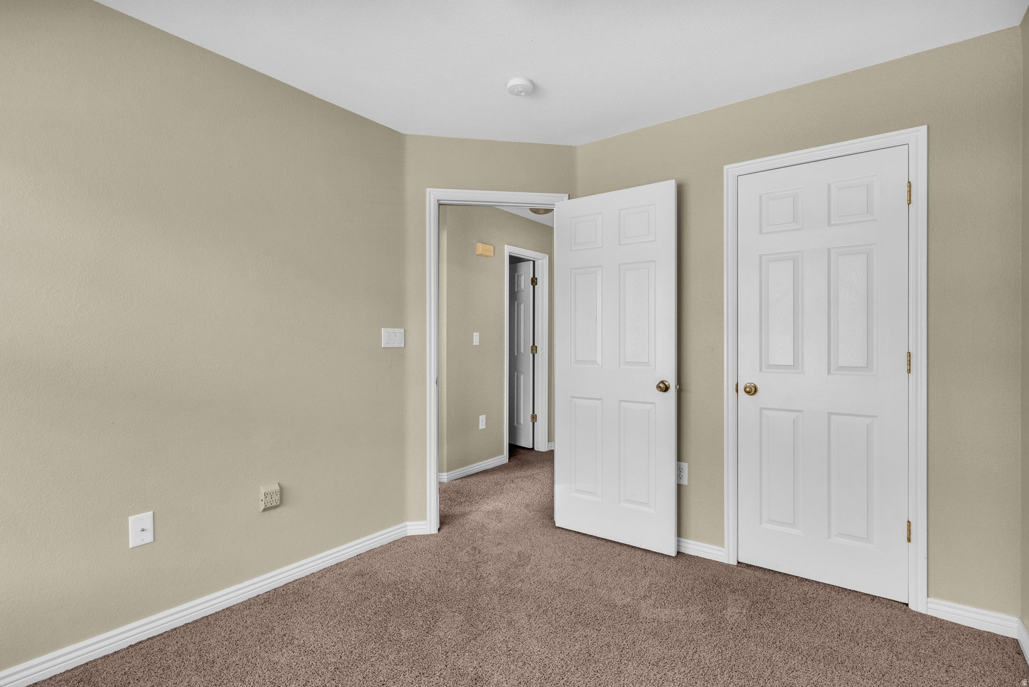 SOUTH MOUNTAIN - Residential Lease