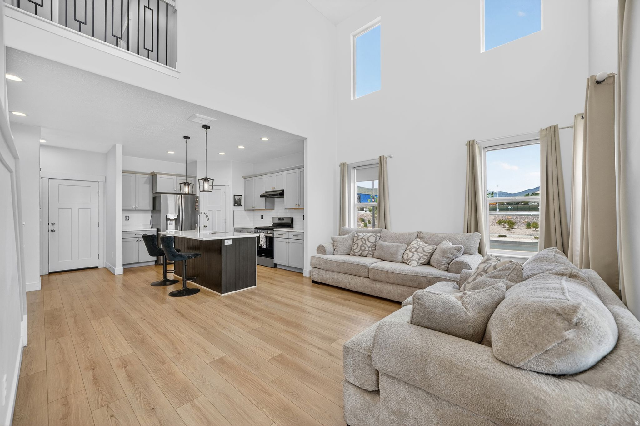MOUNTAIN RIDGE - Residential