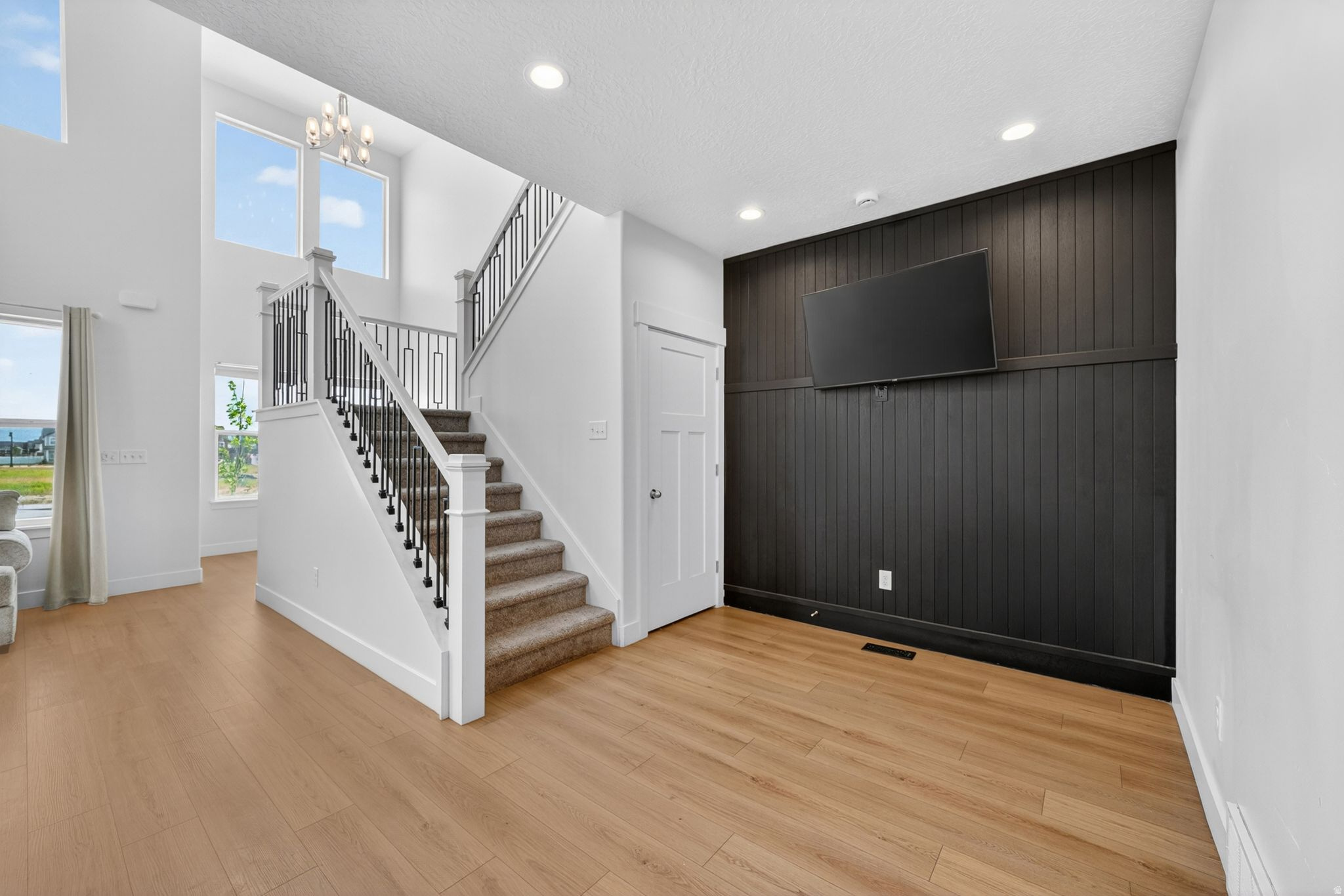 MOUNTAIN RIDGE - Residential