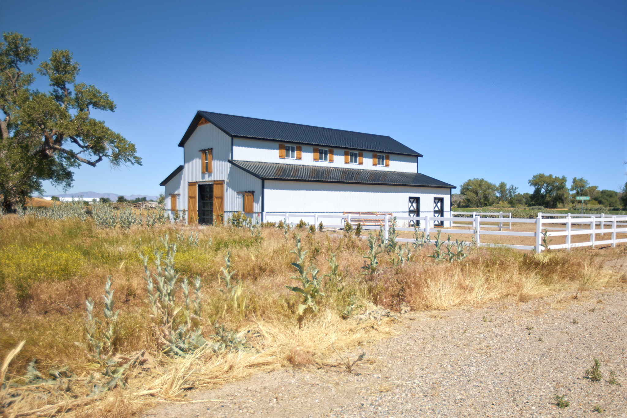 LUXURY AT THE LEGENDS - Land