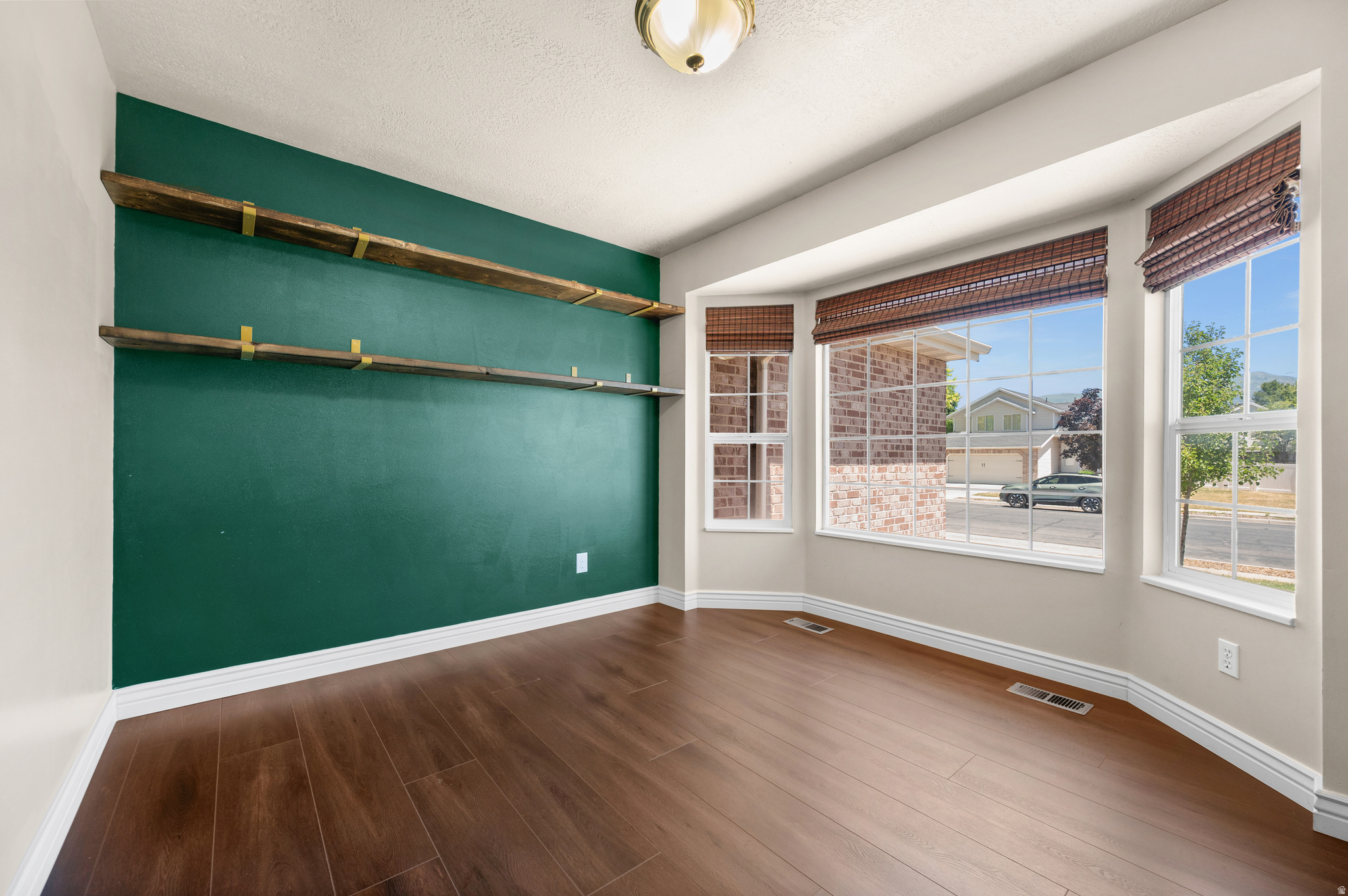 WINDSOR MEADOWS - Residential
