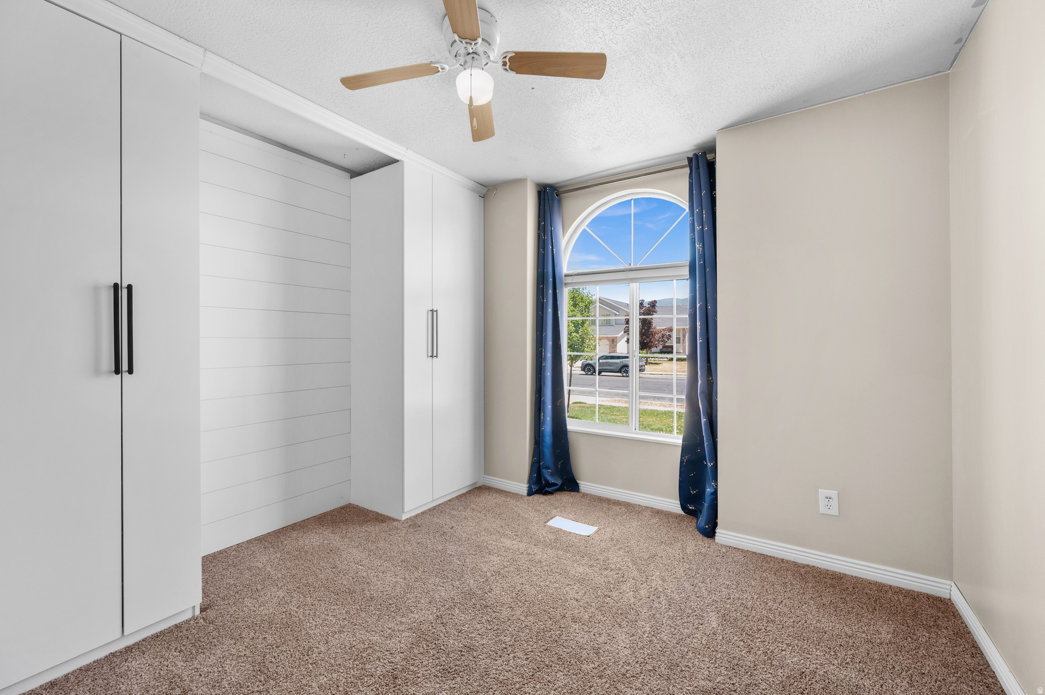 WINDSOR MEADOWS - Residential