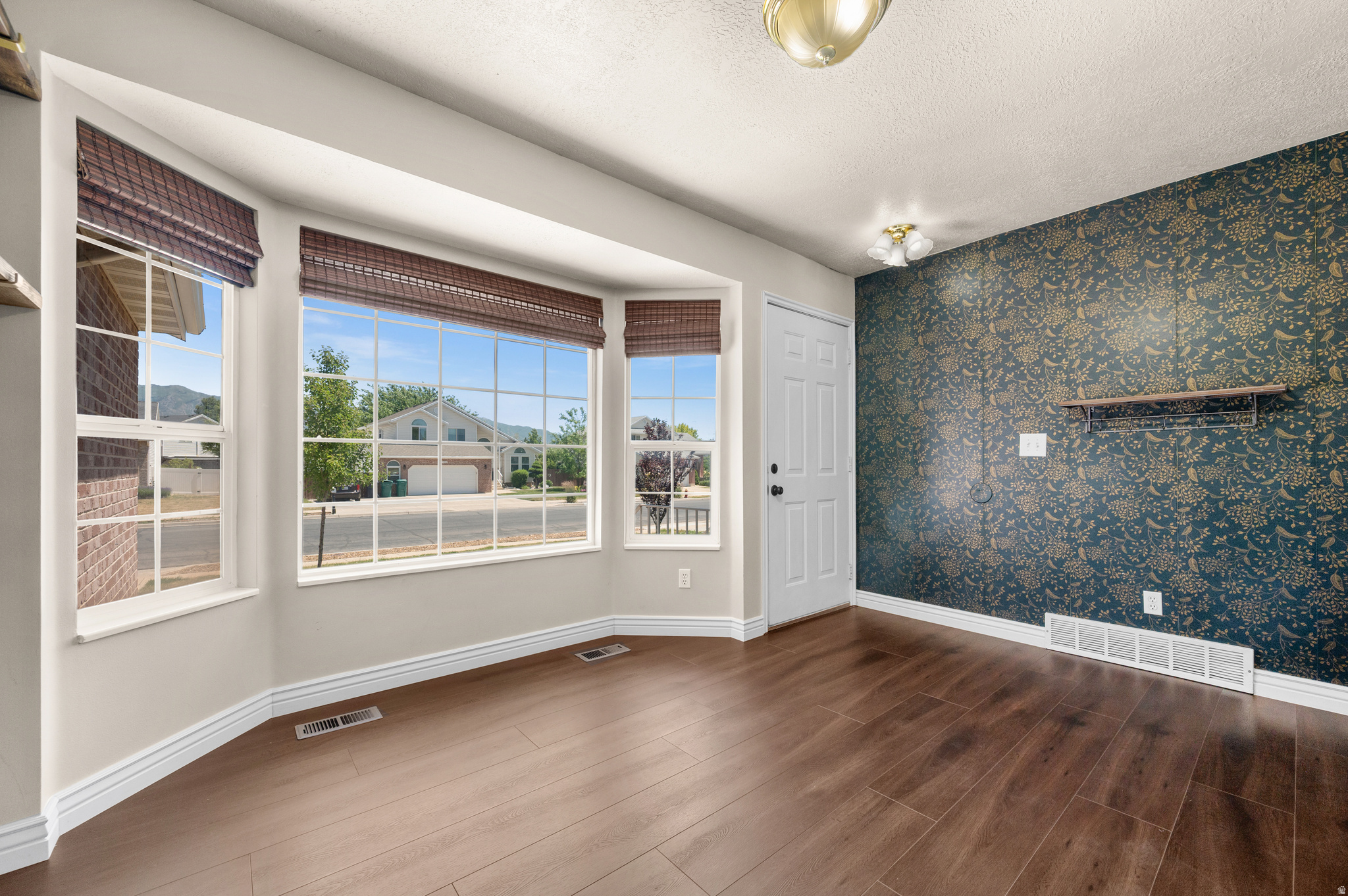 WINDSOR MEADOWS - Residential