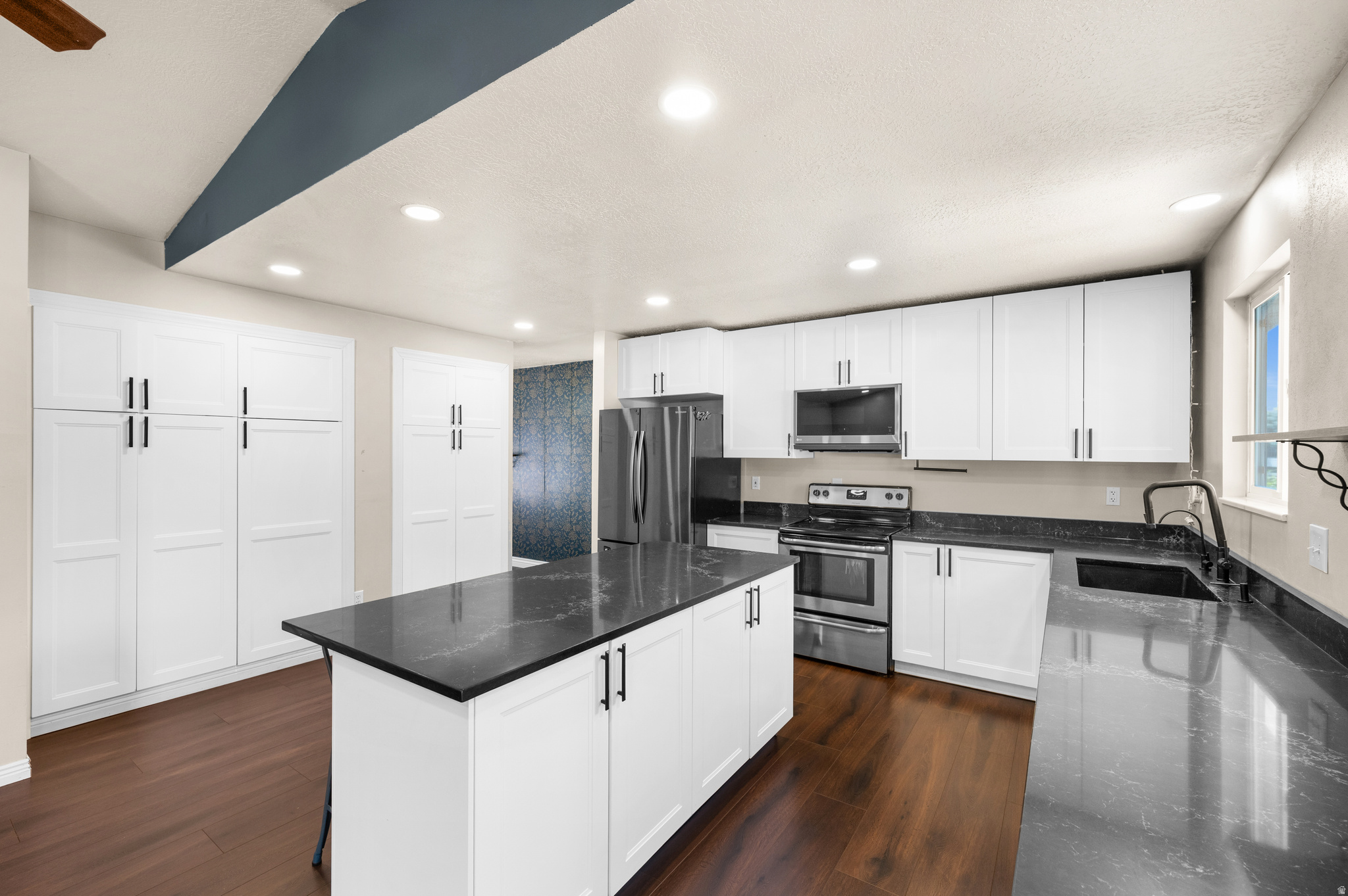 WINDSOR MEADOWS - Residential
