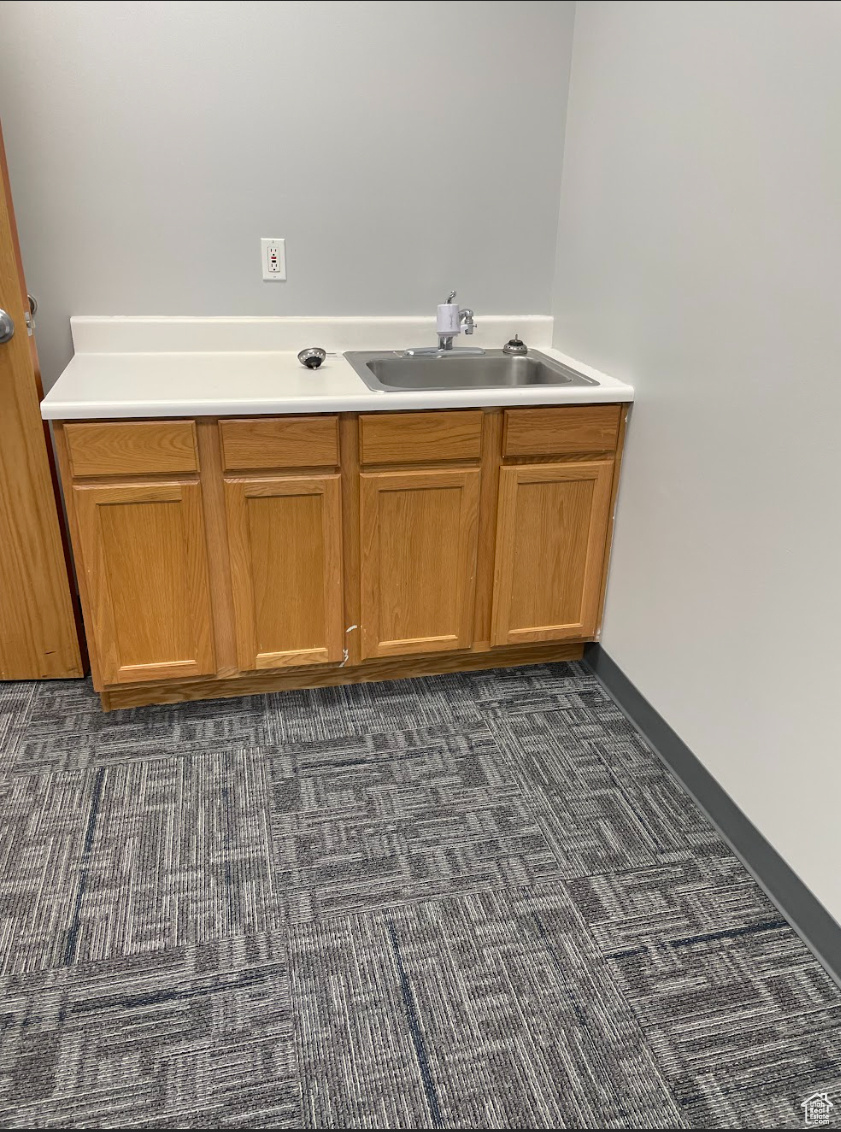 BUSINESS VILLAGE WEST CONDOMINIUM - Commercial Lease