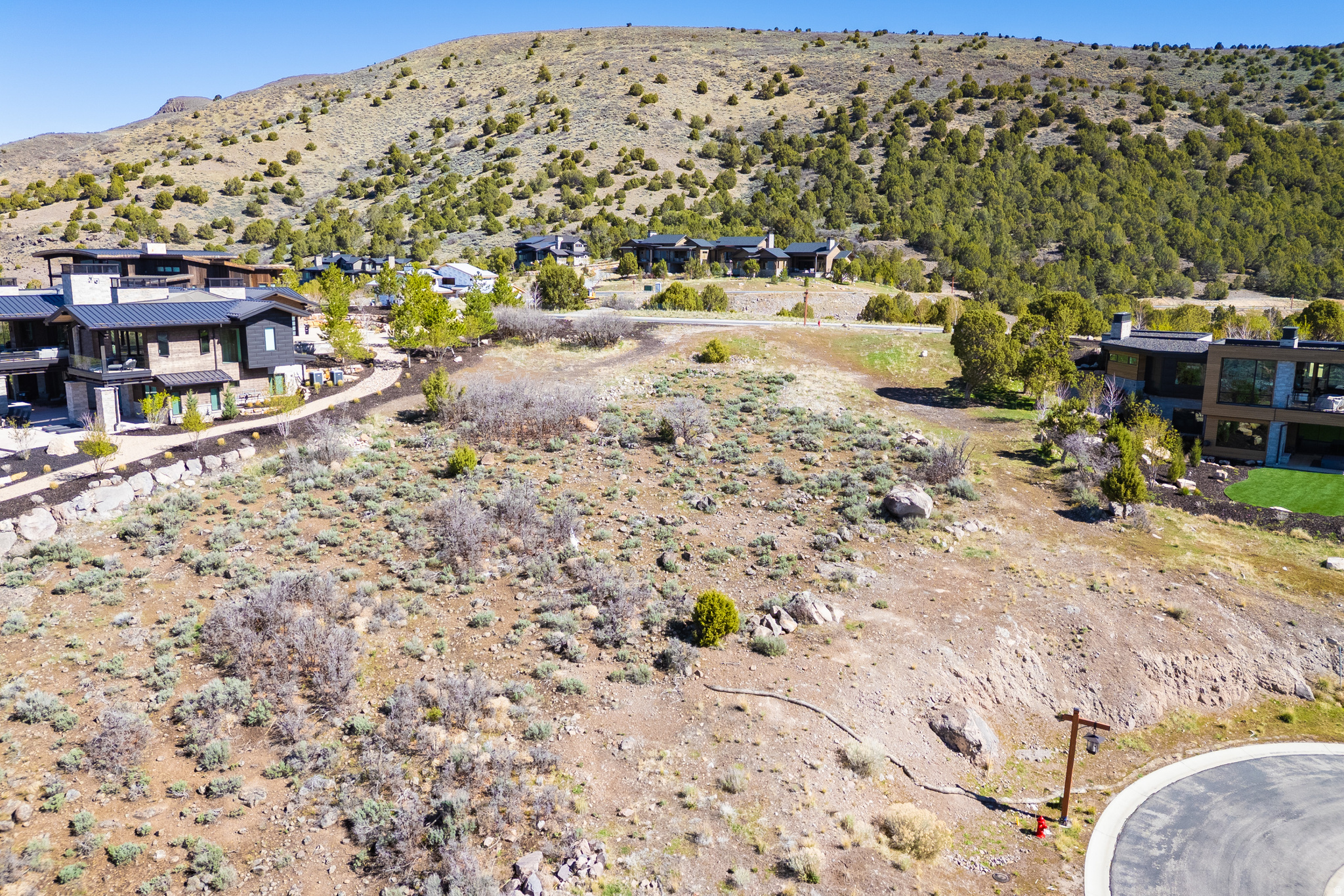 RED LEDGES - Land