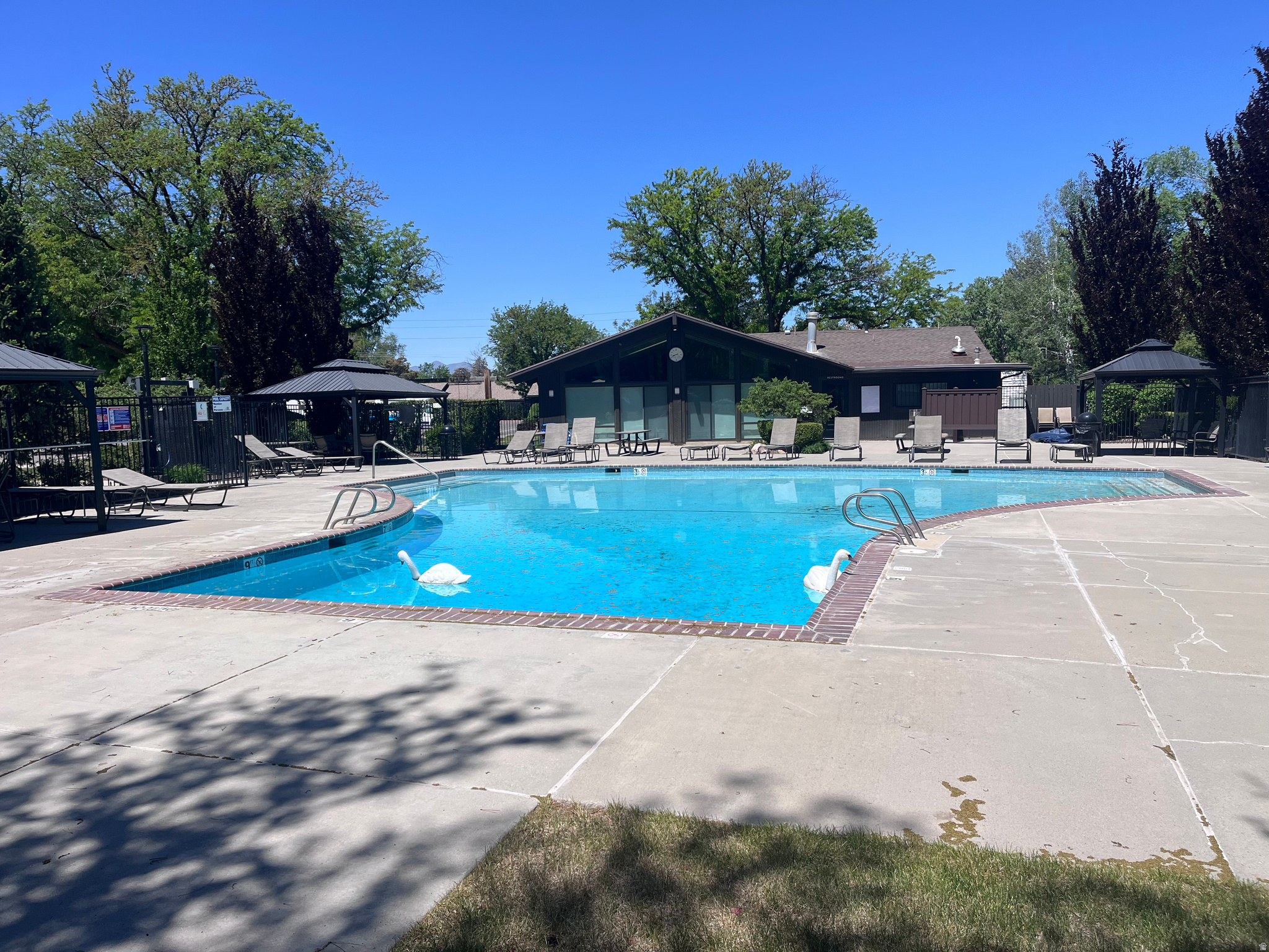 THREE FOUNTAINS - Residential