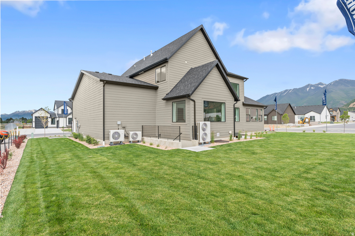 MOUNTAINSIDE ESTATES - Residential