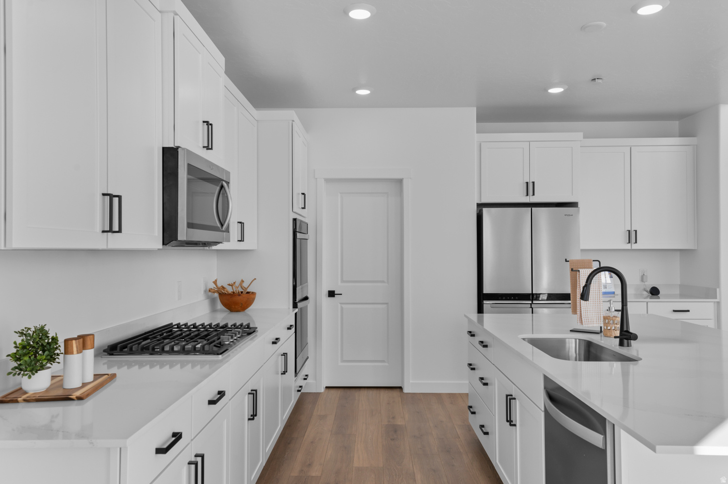 MOUNTAINSIDE ESTATES - Residential