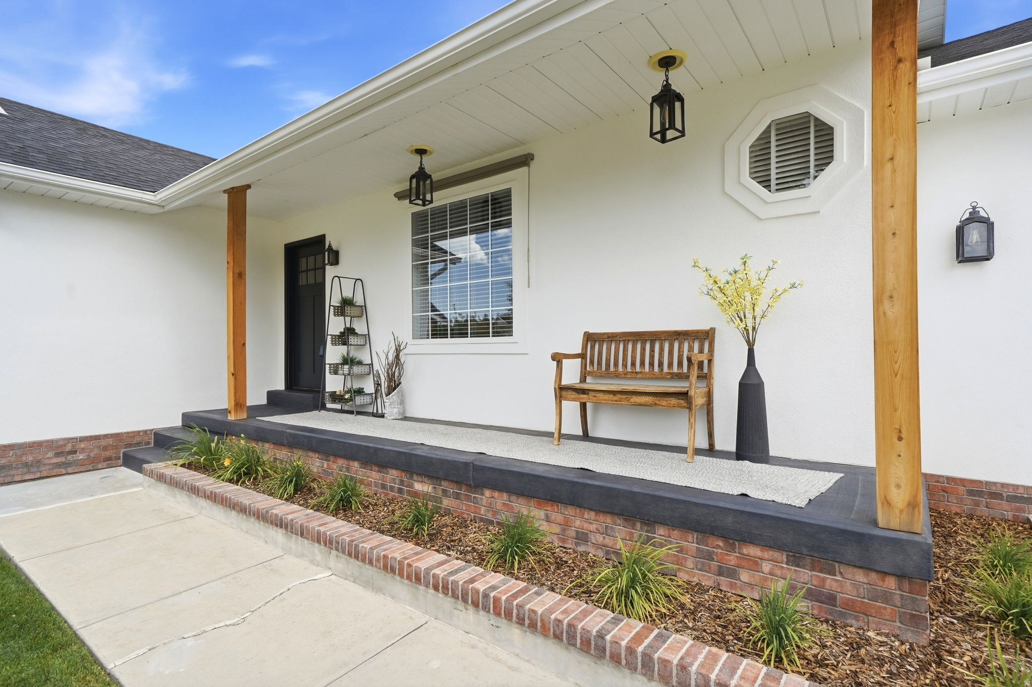 SUNRISE FLATS - Residential