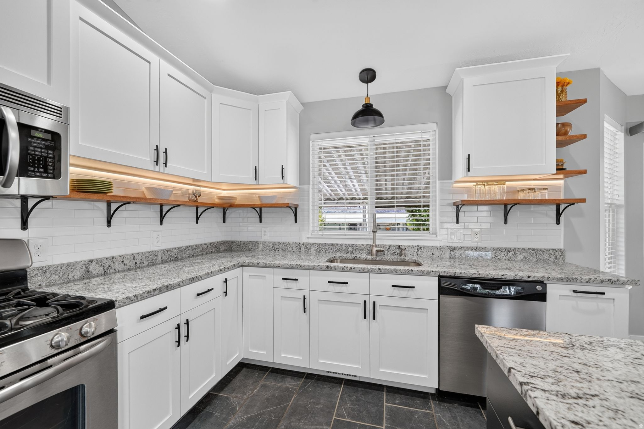 SUNRISE FLATS - Residential