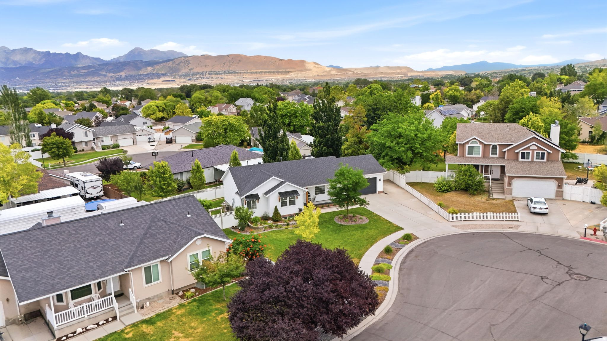 SUNRISE FLATS - Residential