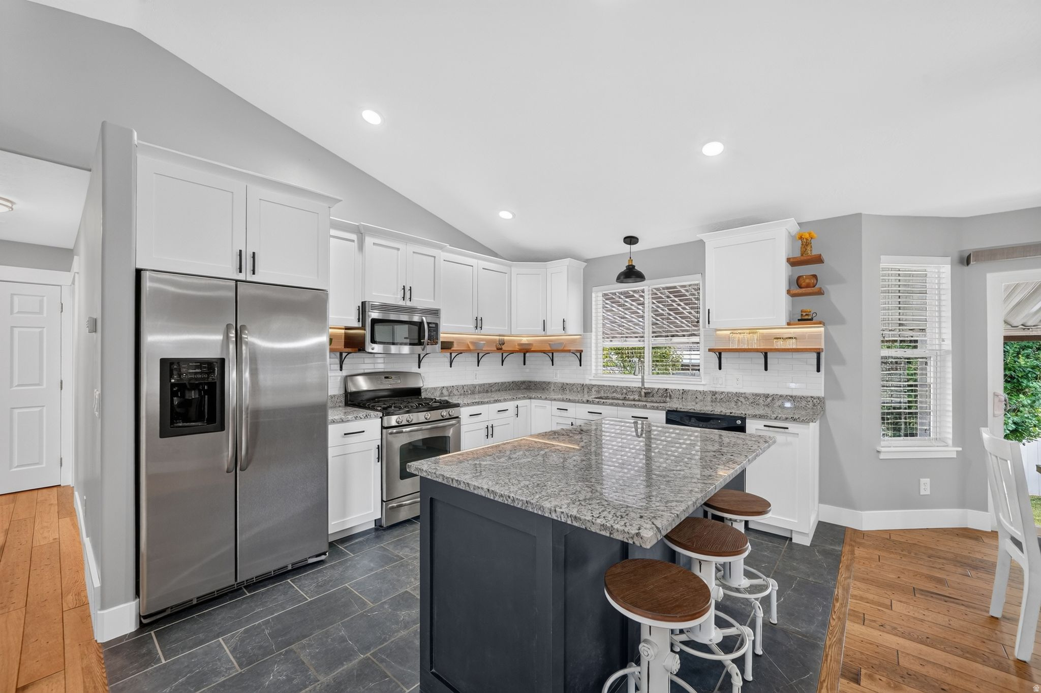 SUNRISE FLATS - Residential