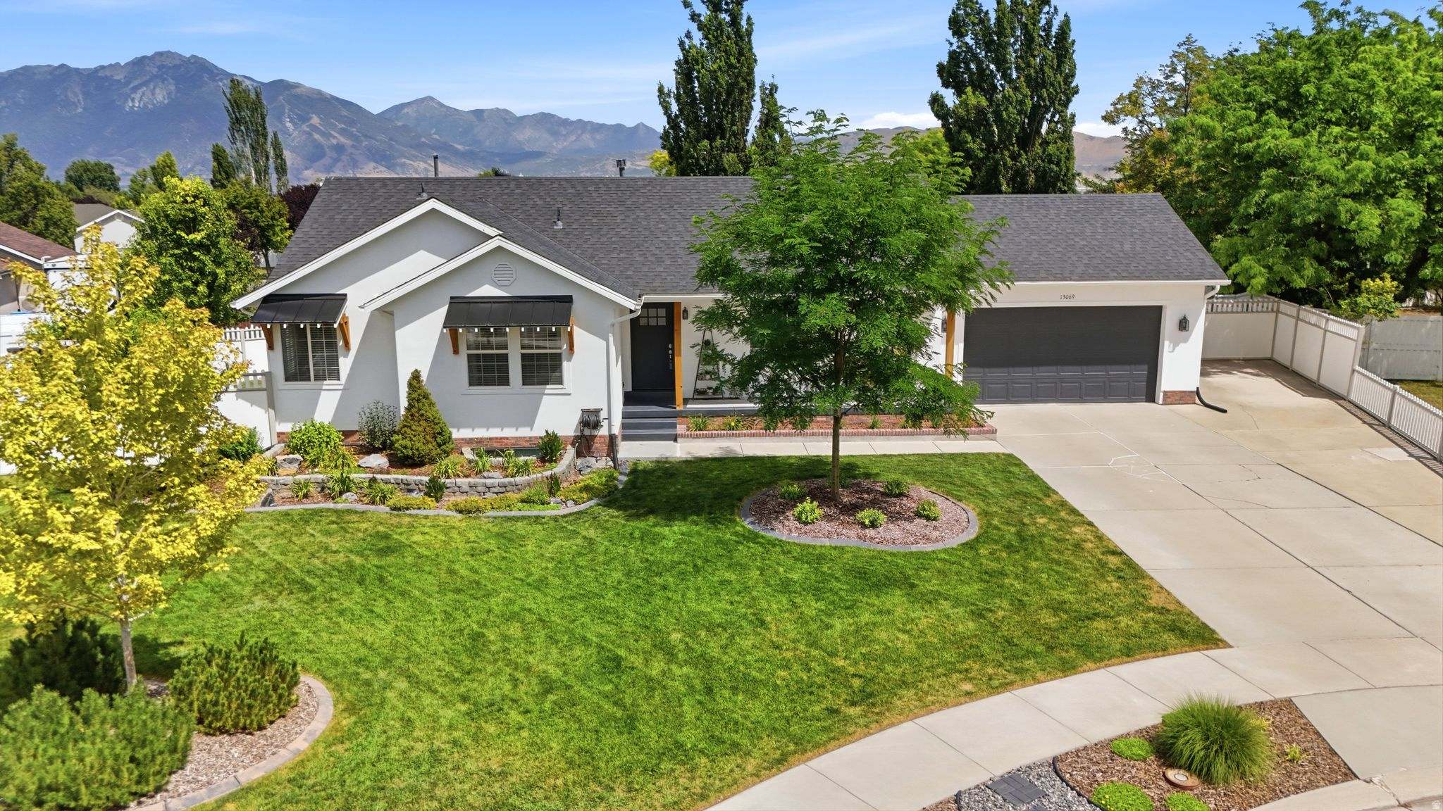 SUNRISE FLATS - Residential