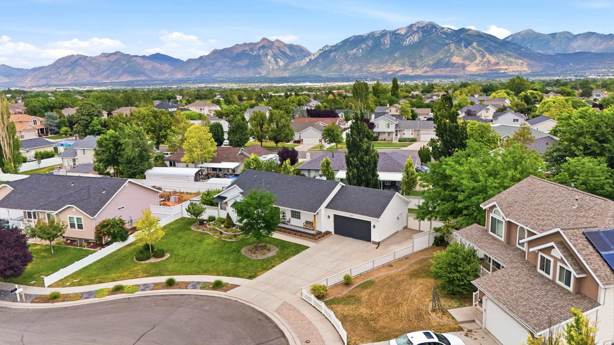 SUNRISE FLATS - Residential