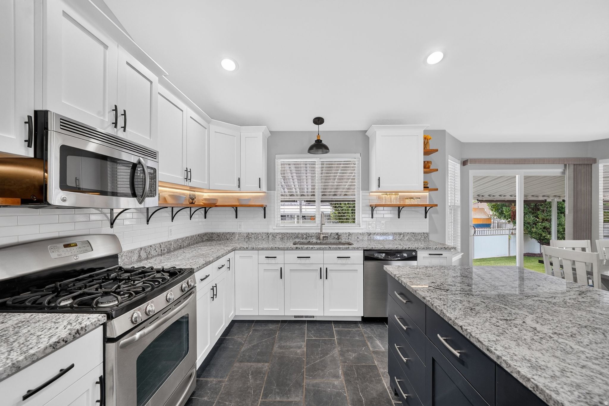SUNRISE FLATS - Residential