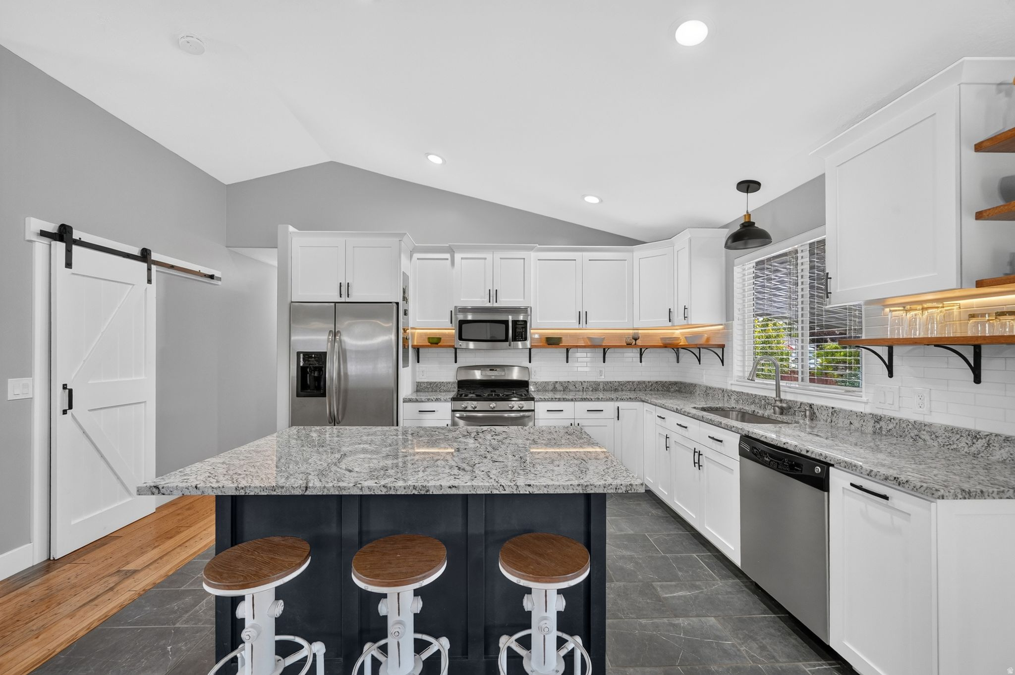 SUNRISE FLATS - Residential