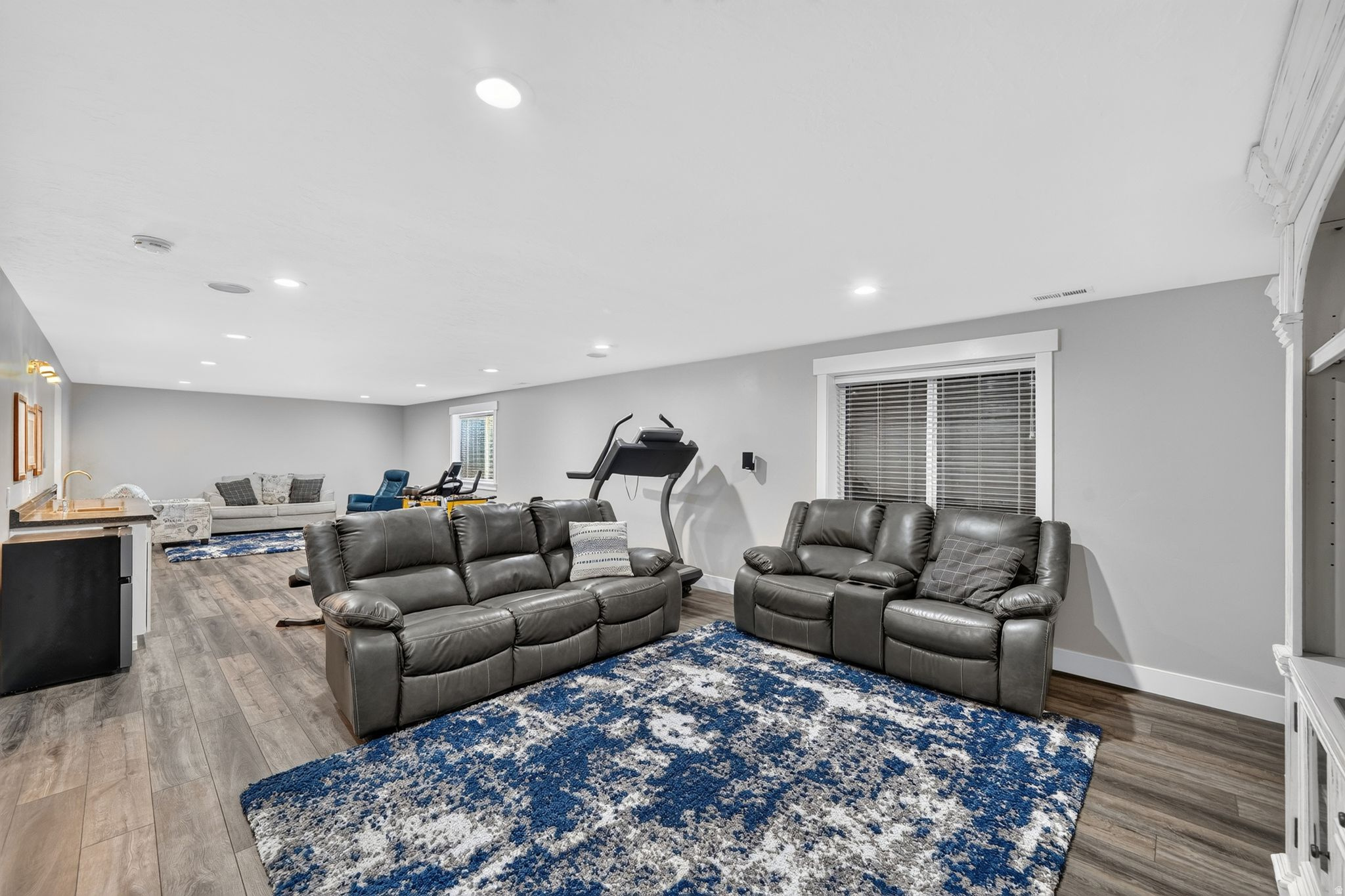 SUNRISE FLATS - Residential