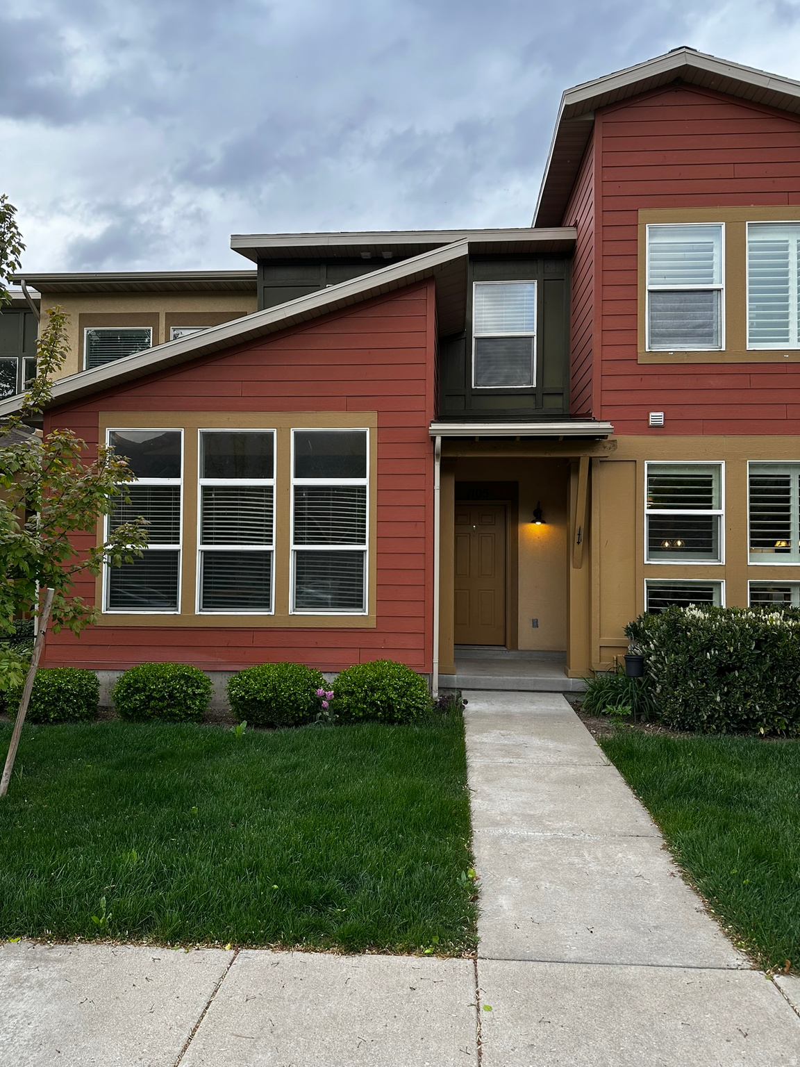 Wonderful property in the Farmington Crossing neighborhood. Located in one of Farmington's most sought after areas. Ideally situated just minutes from Farmington Station Park, top dining and shopping destinations, and numerous trails. Including a walking trail that goes around the community. This two-story townhome is a 2 bed and 2 1/2 bathroom unit that includes a large master bedroom with a walk in closet and spacious bathroom. The second bedroom also boasts its own en-suite bathroom. On the main floor you'll find an open layout that includes vaulted ceilings, a living room with mountain views and a functional kitchen with a spacious pantry. Updates include: new AC unit in 2019, and a new water heater in 2023. Residents of the Farmington Crossing community enjoy amenities such as a clubhouse, swimming pools, hot tubs, a fitness center, multiple children's parks, and a dog park. If you're looking for a move in ready townhome in the heart of Farmington, this is it.