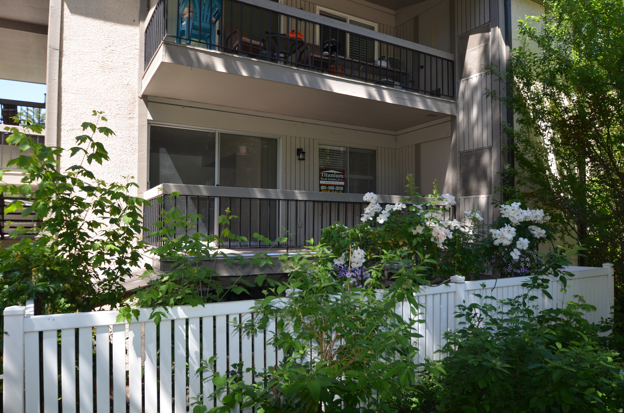 SPECTACULAR EASTSIDE GATED COMMUNITY IN DESIRED AREA.  NEWER PAINT,  NEW CARPET AND CAN LIGHTING,  LARGE DECK.  QUIET LOCATION IN THE COMPLEX SOUTHEAST CORNER, CLEAN MOVE-IN READY.  THE CLUBHOUSE AND POOL AREA ARE VERY CLOSE TO THIS UNIT COME SEE THIS UNIT QUICK.  NEW FURNACE IN 2017,  THIS UNIT IS IN EXCELLENT CONDITION.  SQ FOOTAGE IS FROM COUNTY RECORDS.