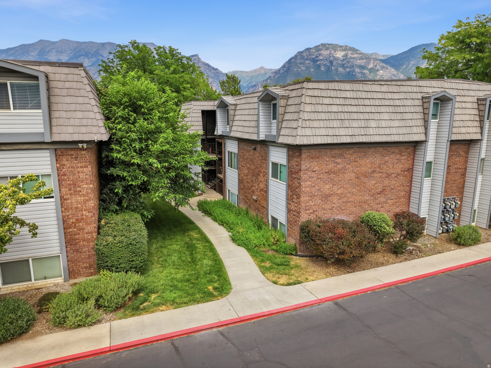WILLOWBROOK - Residential