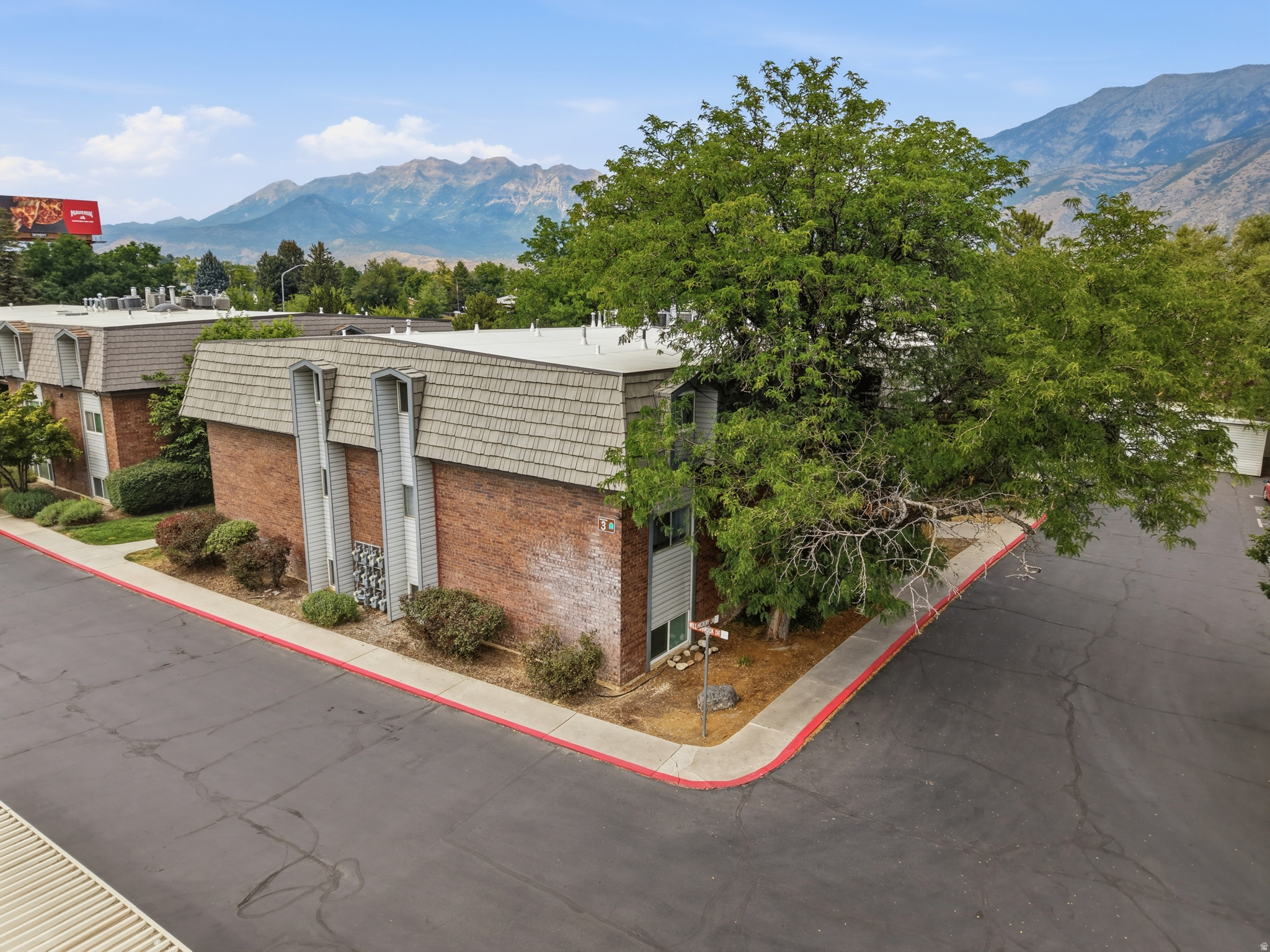 WILLOWBROOK - Residential