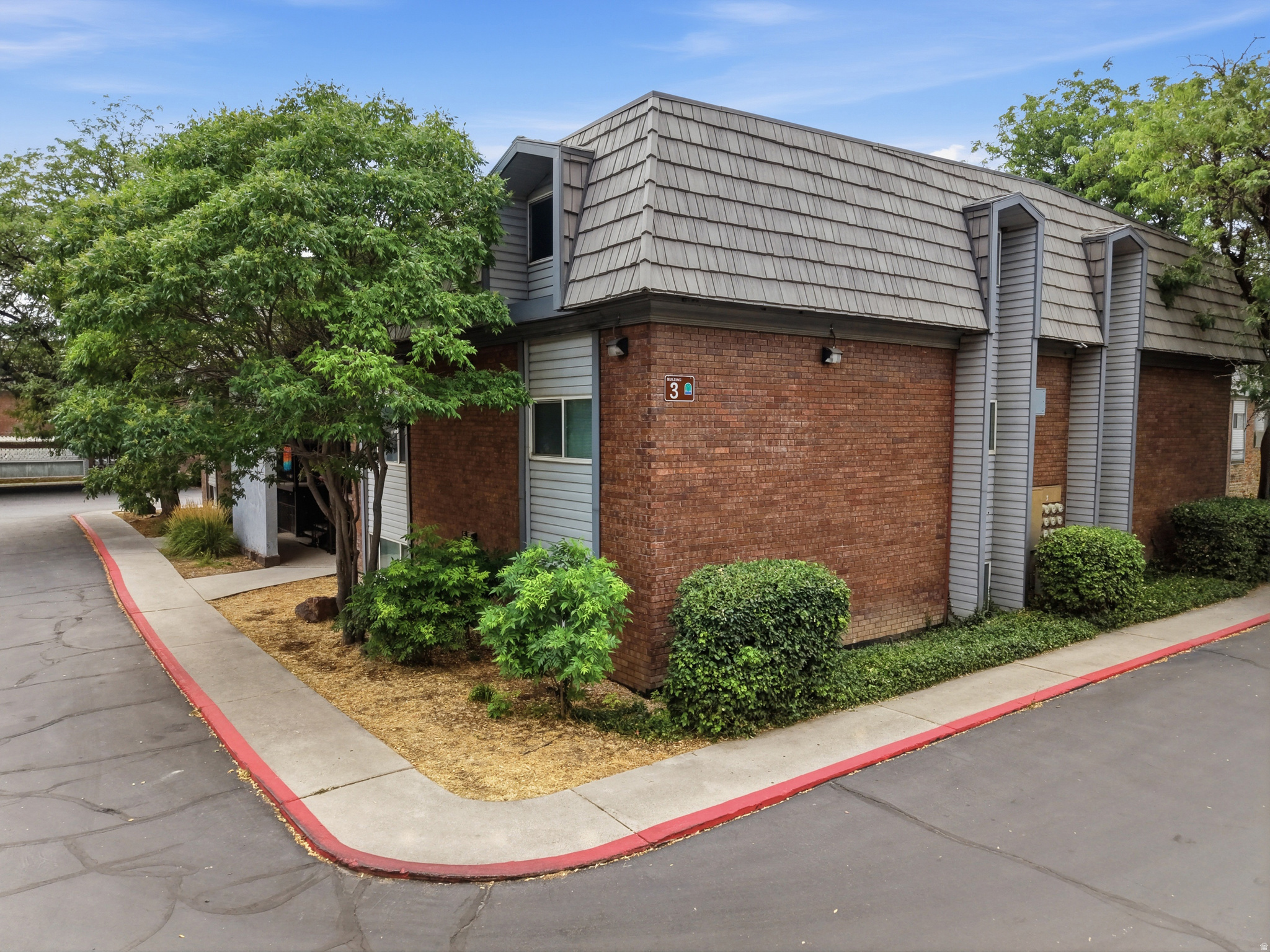 WILLOWBROOK - Residential