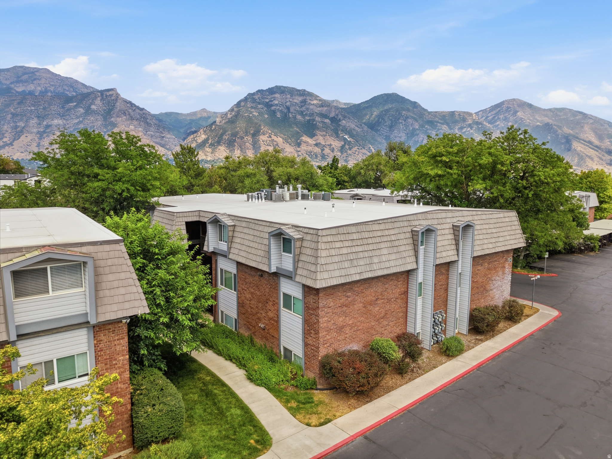 WILLOWBROOK - Residential