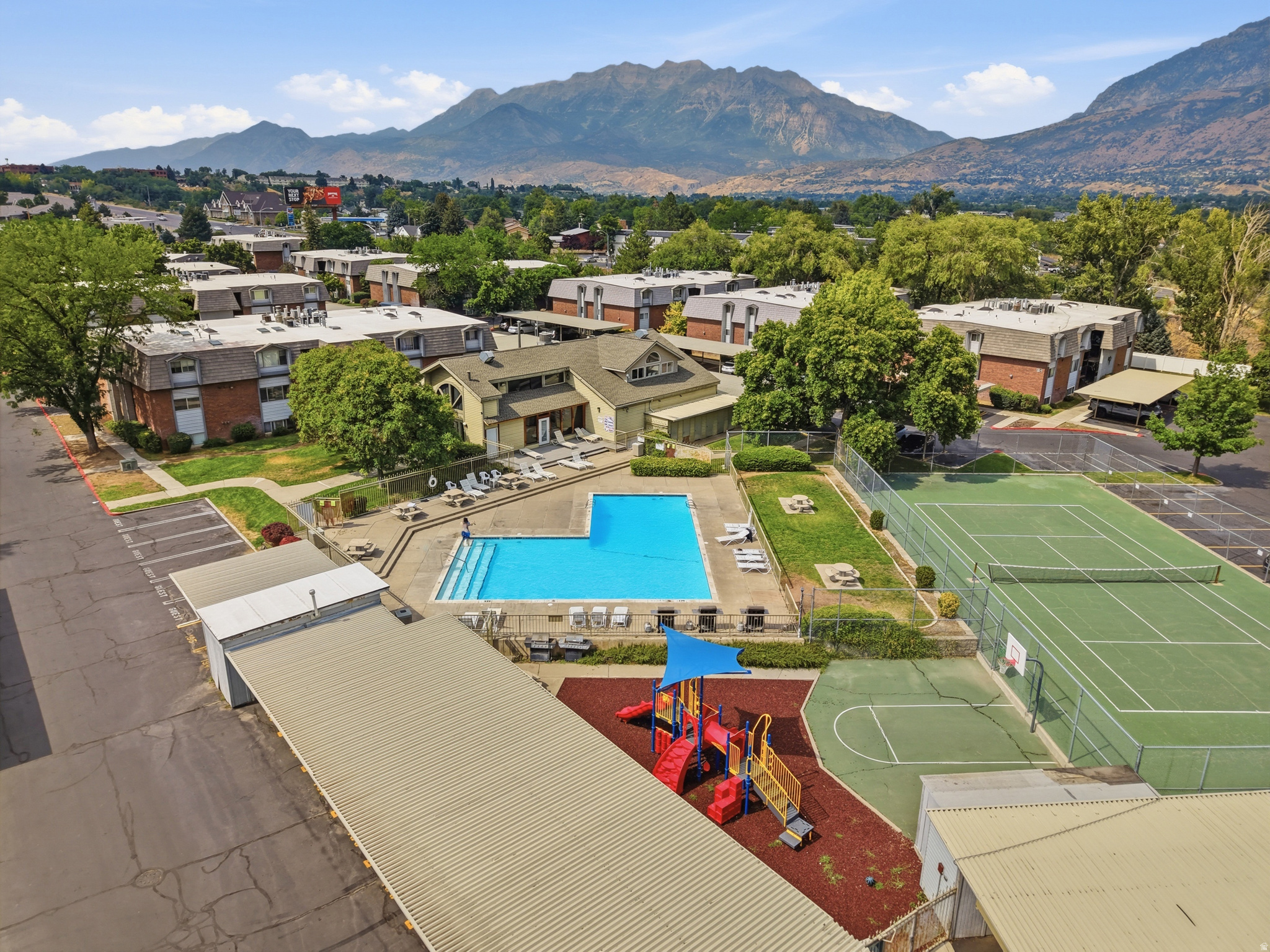 WILLOWBROOK - Residential