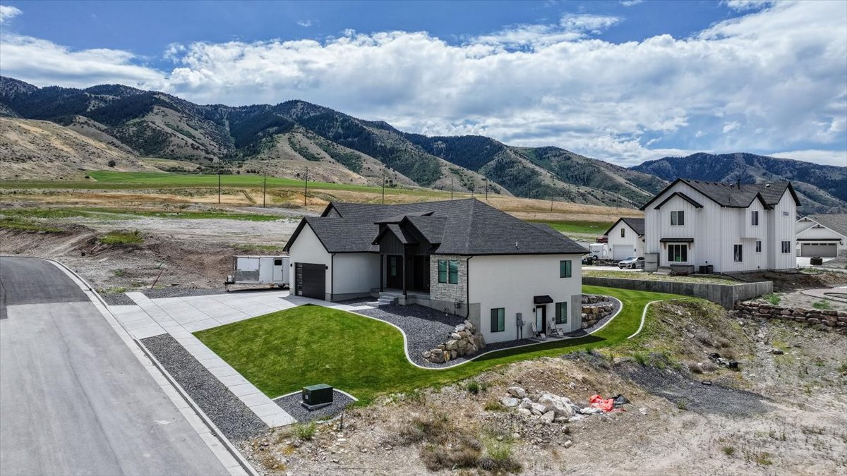 JUNIPER TRAILS - Residential