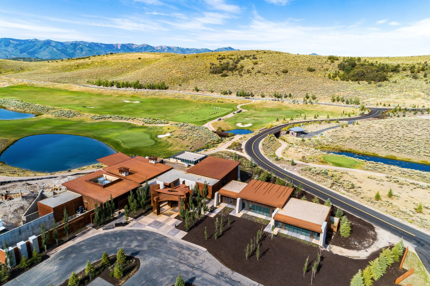 PINNACLE PORTFOLIO - Land