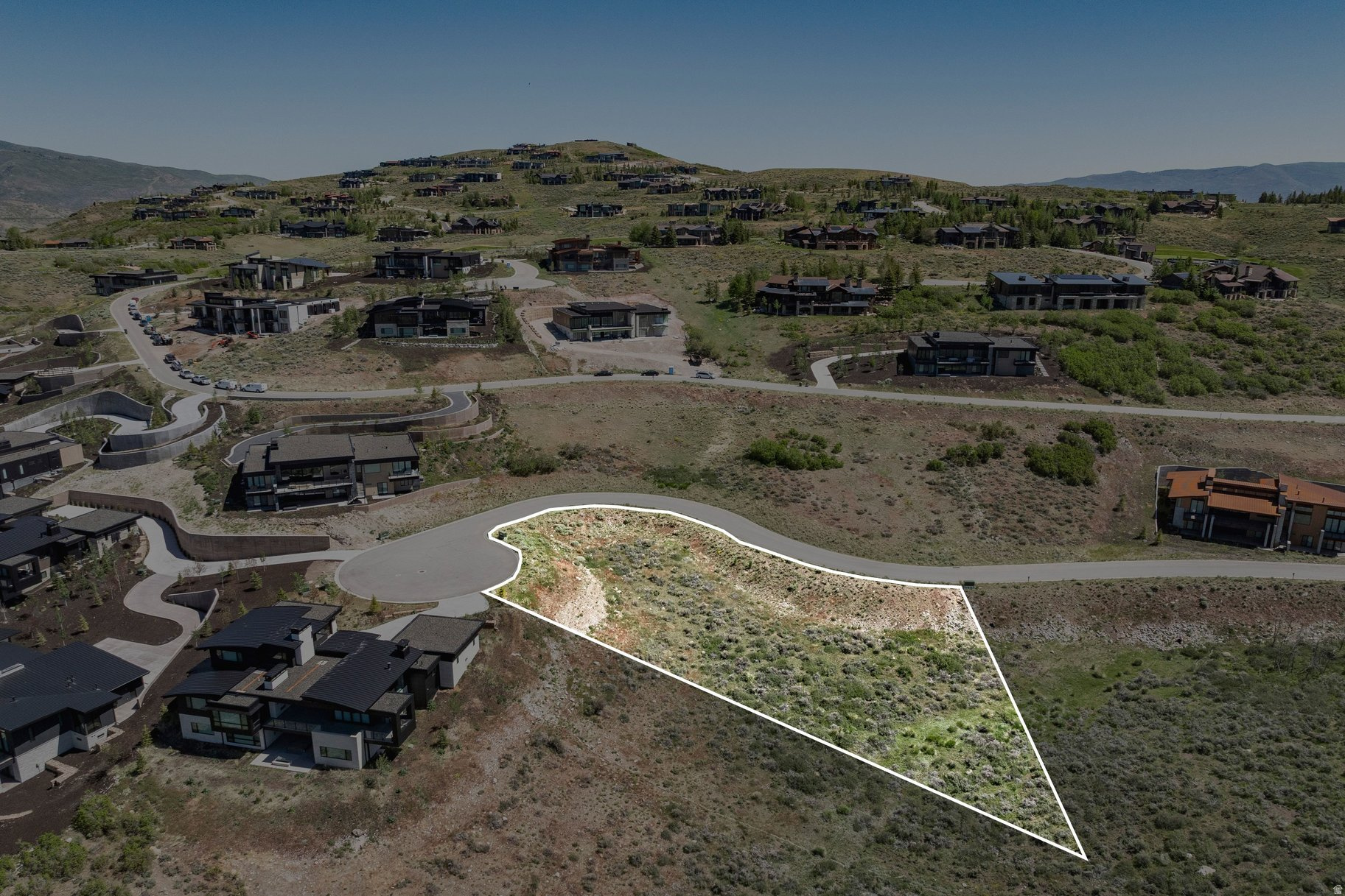 PINNACLE PORTFOLIO - Land