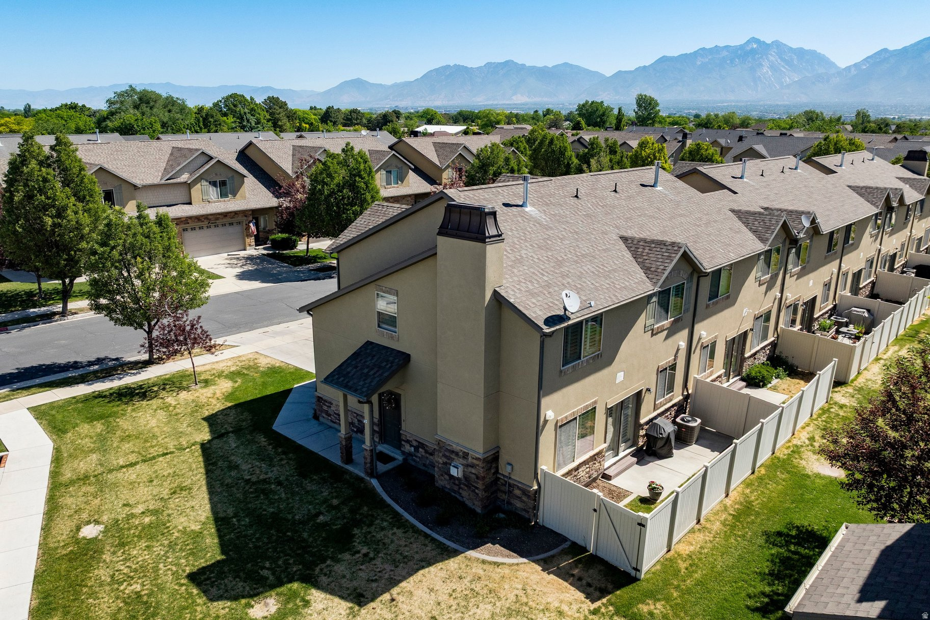 COUNTRY VIEW - Residential