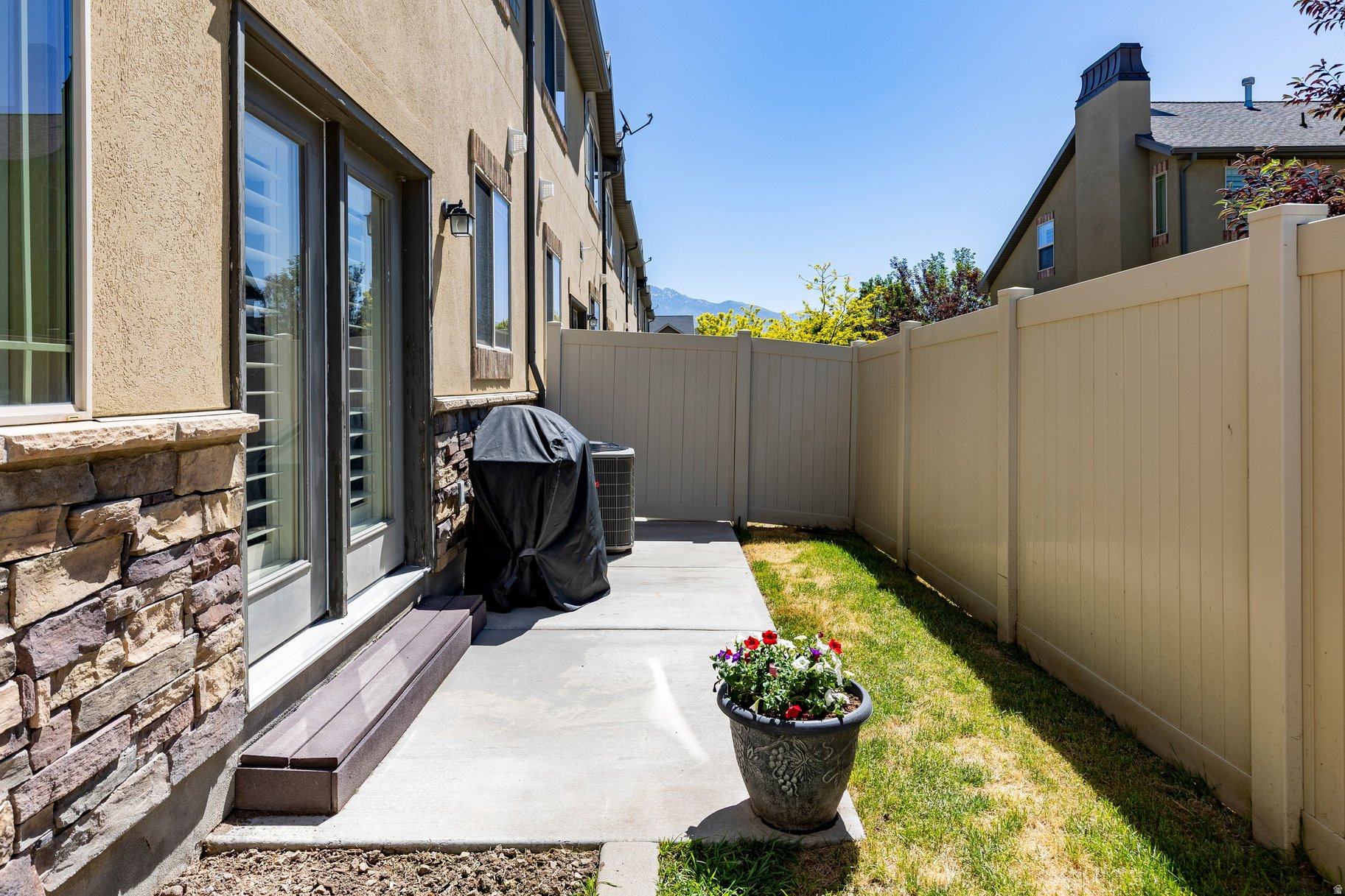 COUNTRY VIEW - Residential