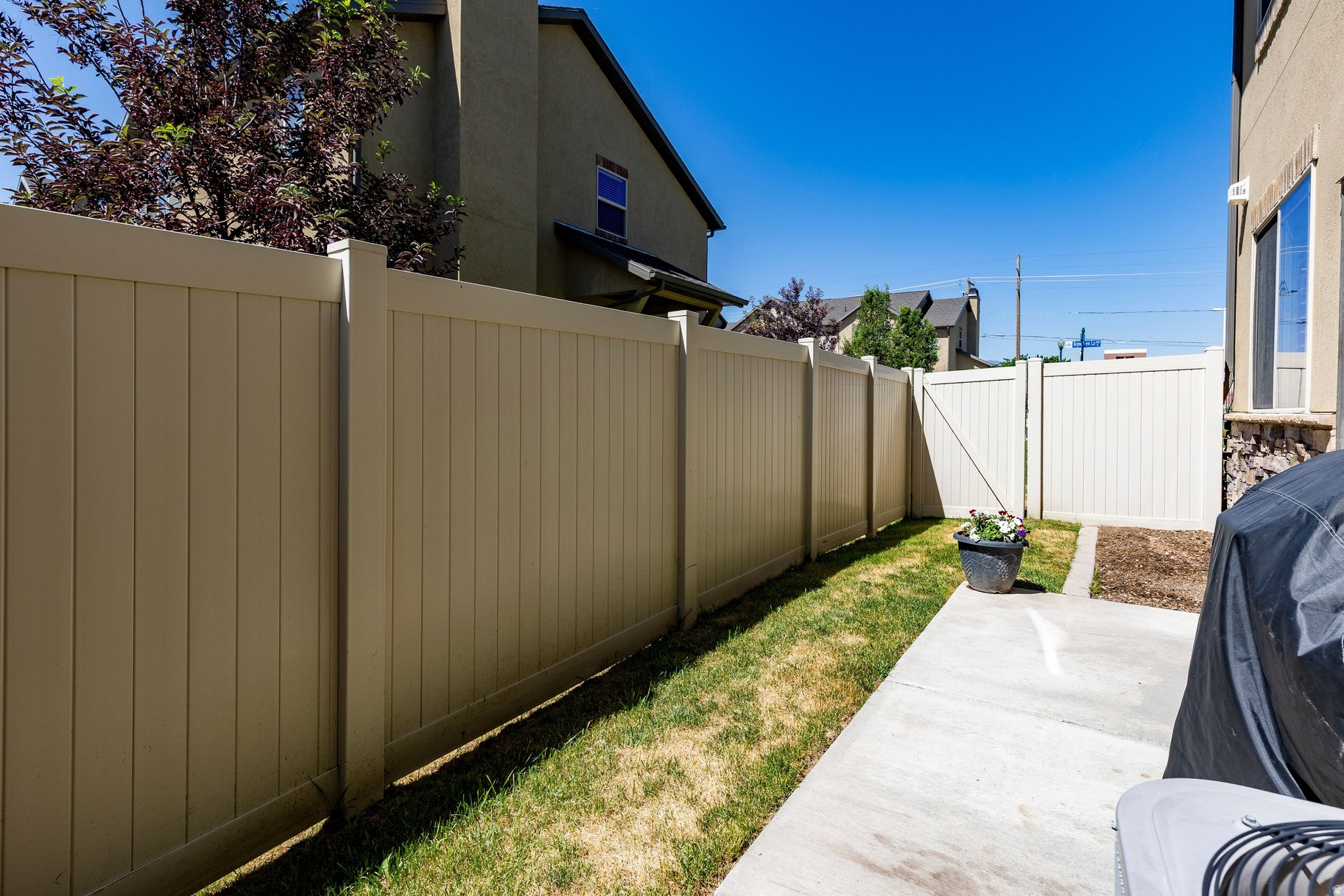 COUNTRY VIEW - Residential