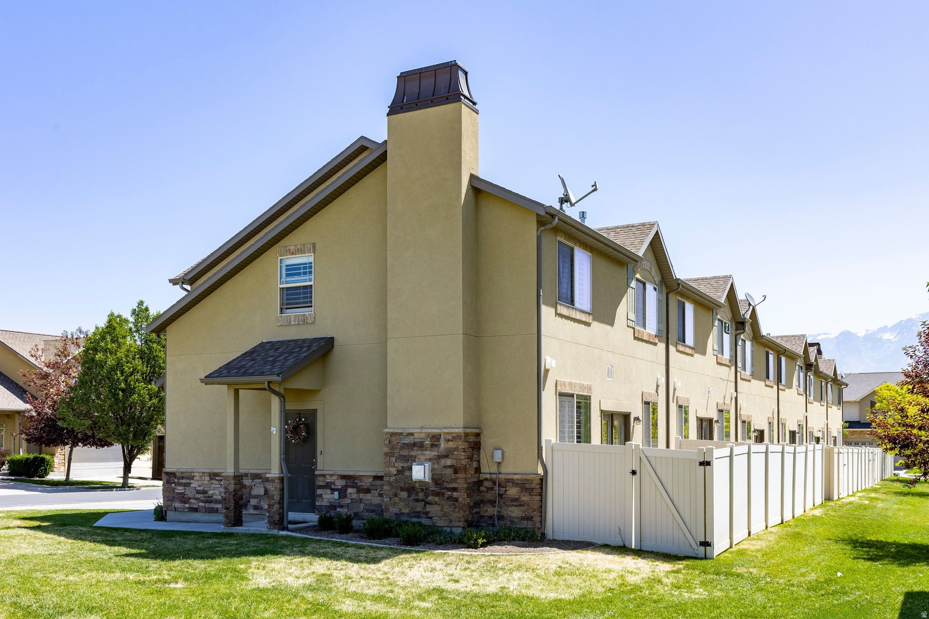 COUNTRY VIEW - Residential