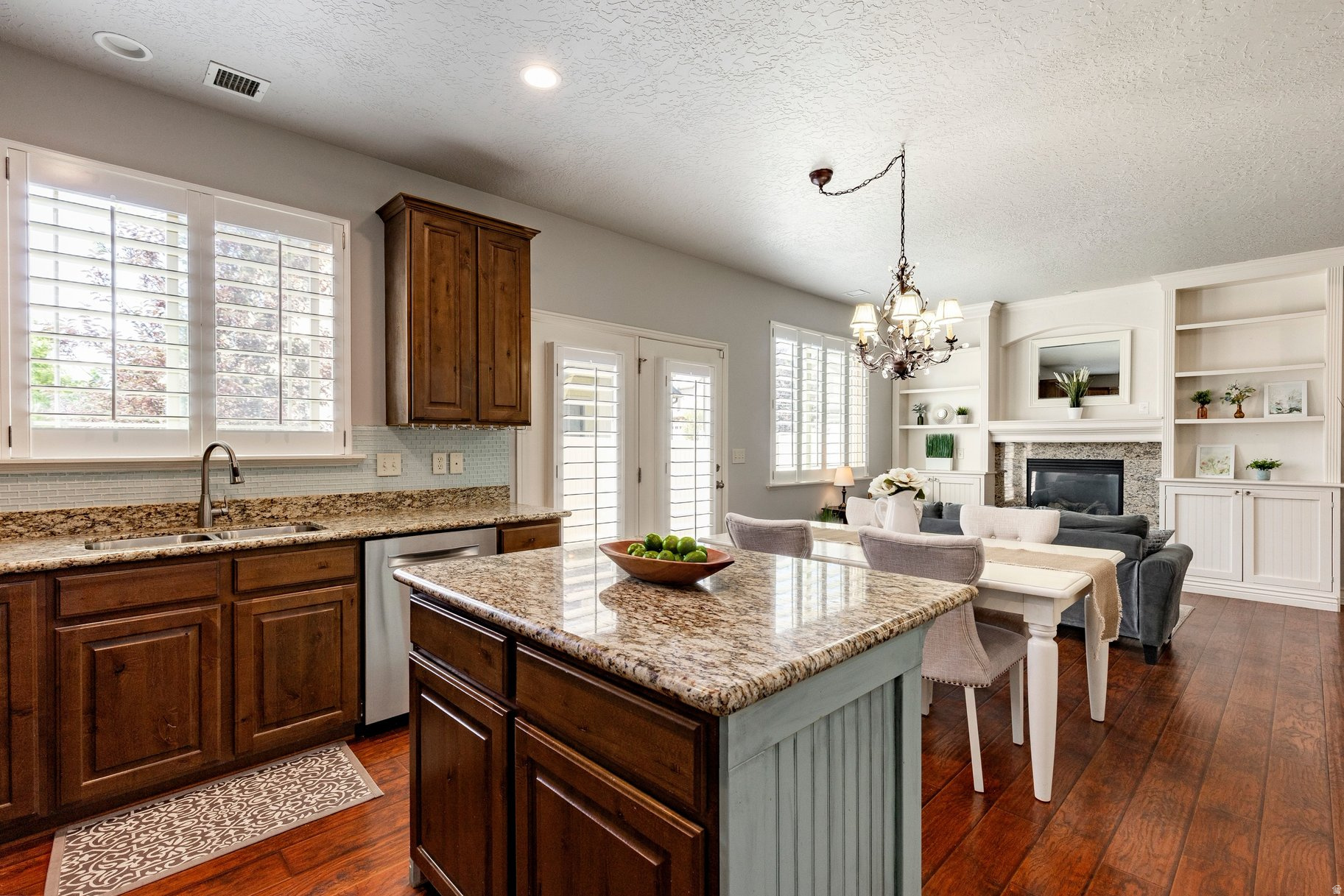 COUNTRY VIEW - Residential