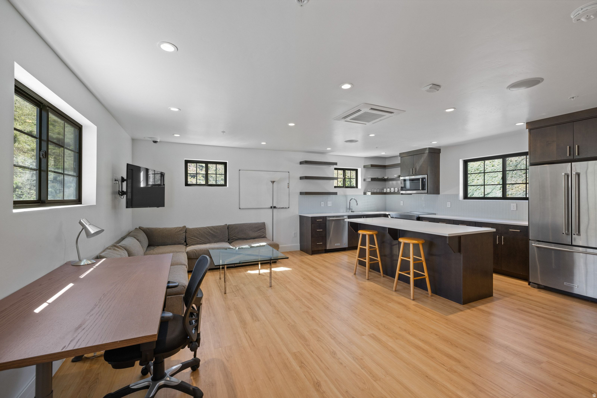 PARK EAST - Residential