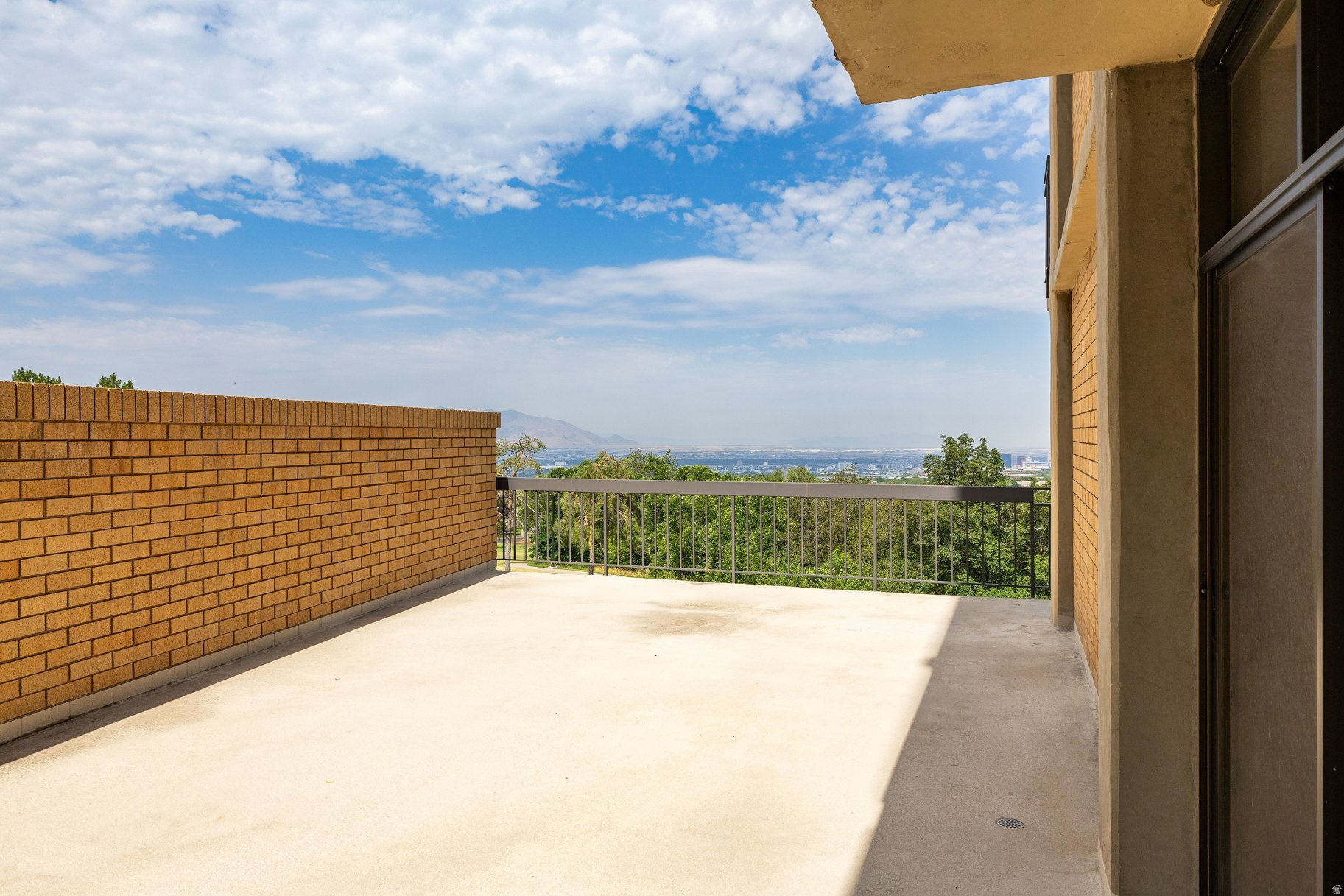 DONNER TOWER - Residential