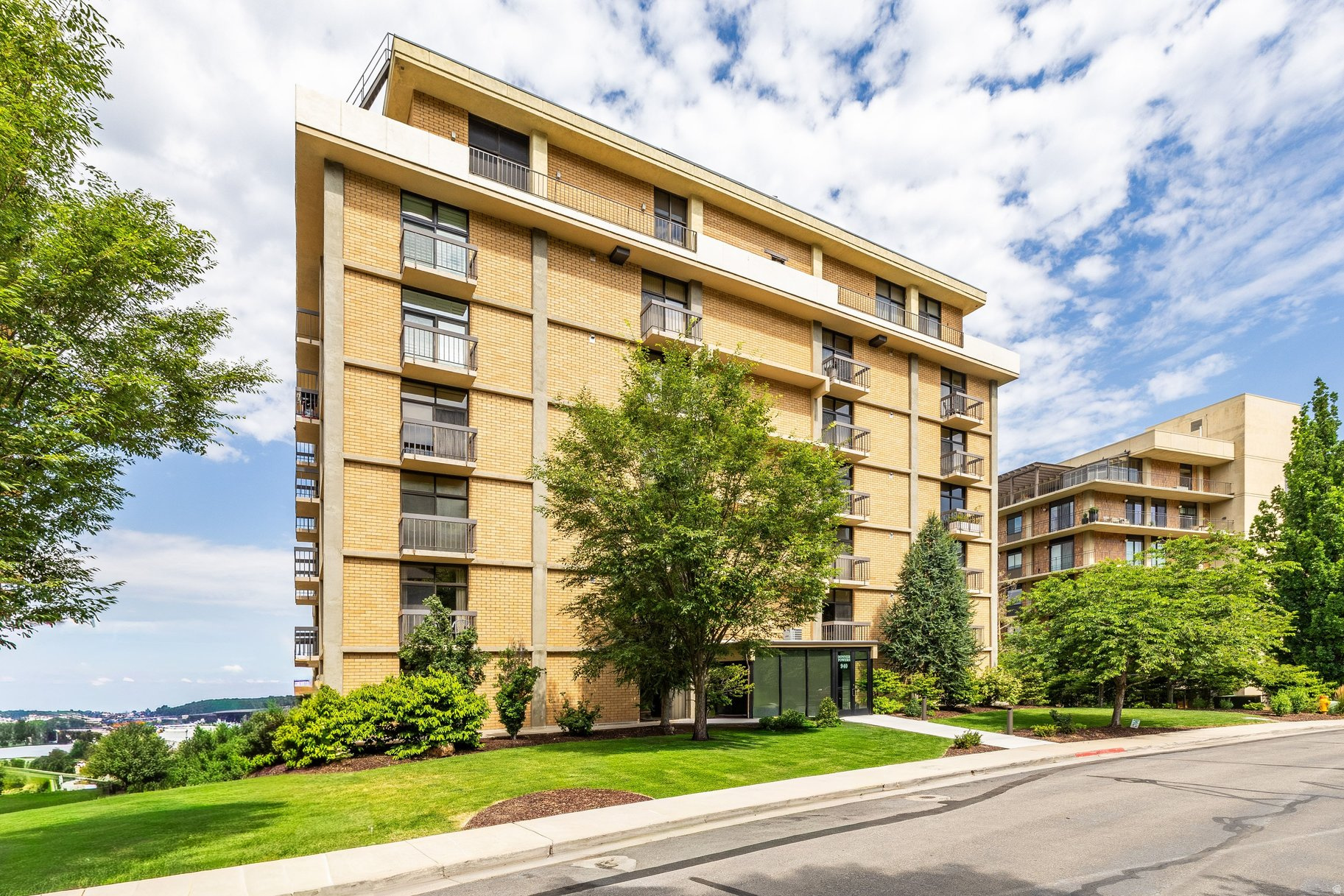 DONNER TOWER - Residential