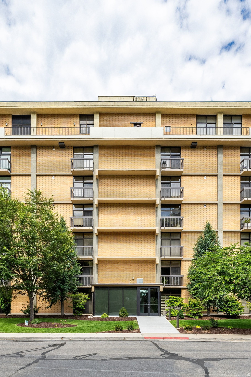 DONNER TOWER - Residential