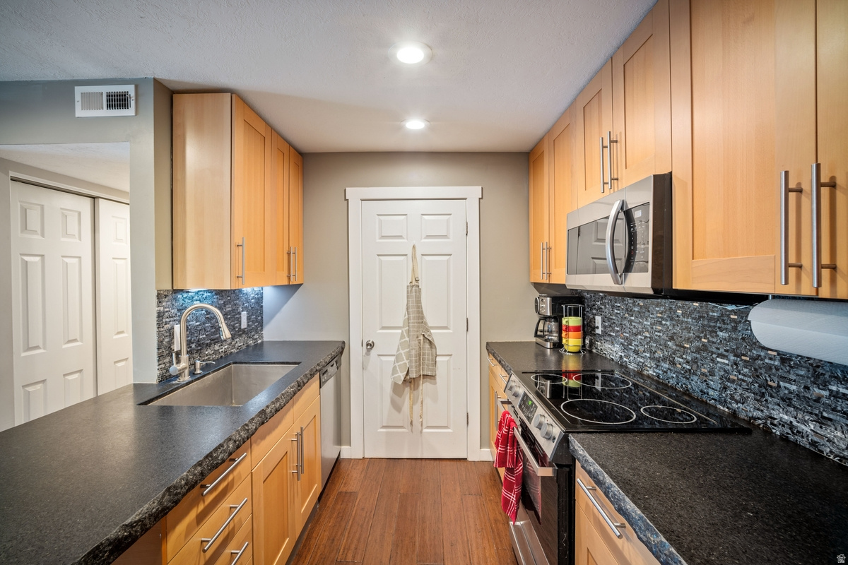 WATERSIDE COVE - Residential