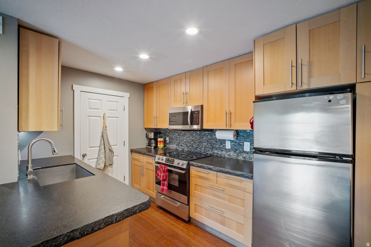 WATERSIDE COVE - Residential