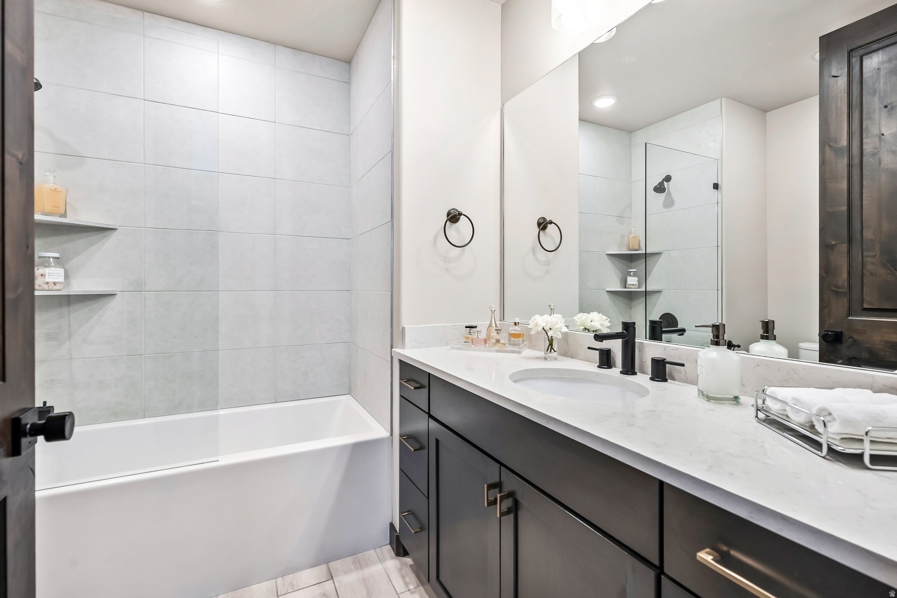 THE LOFTS AT BLACKSTONE CONDO - Residential Lease