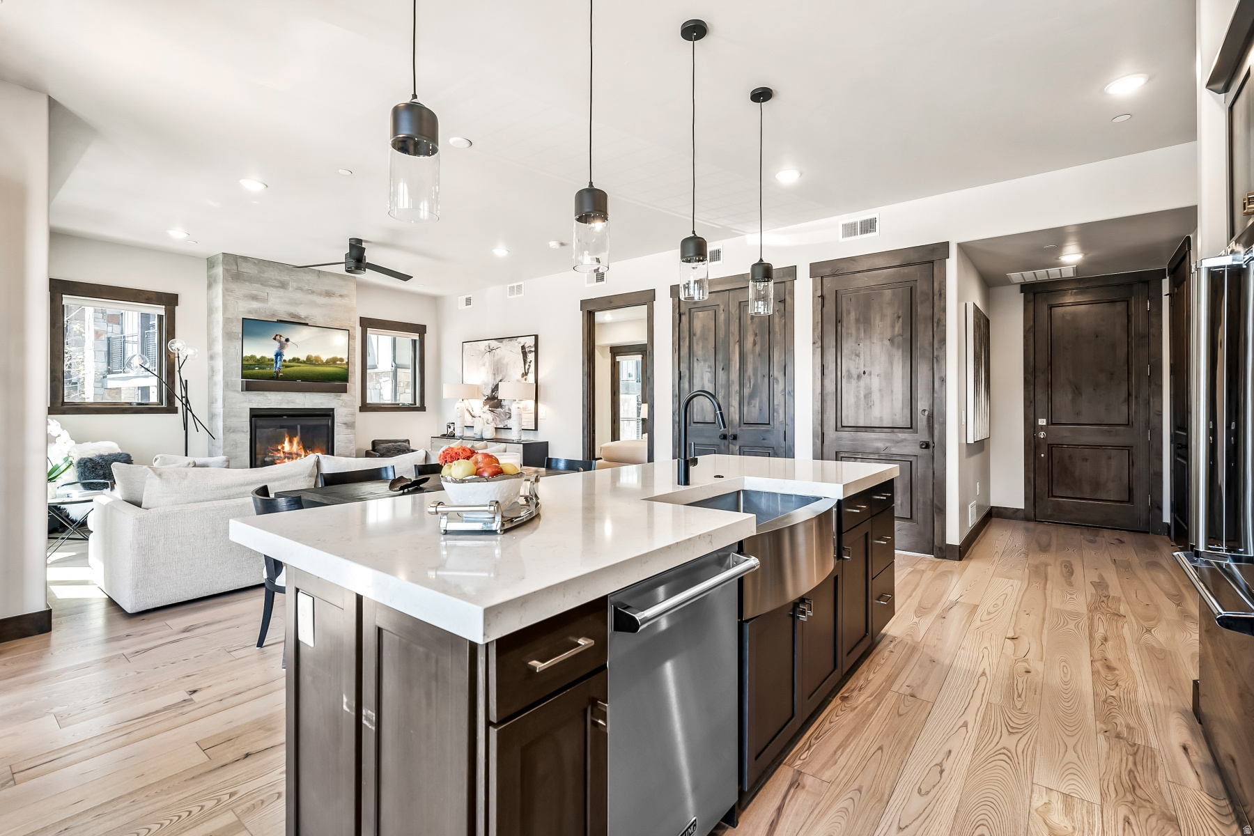 THE LOFTS AT BLACKSTONE CONDO - Residential Lease