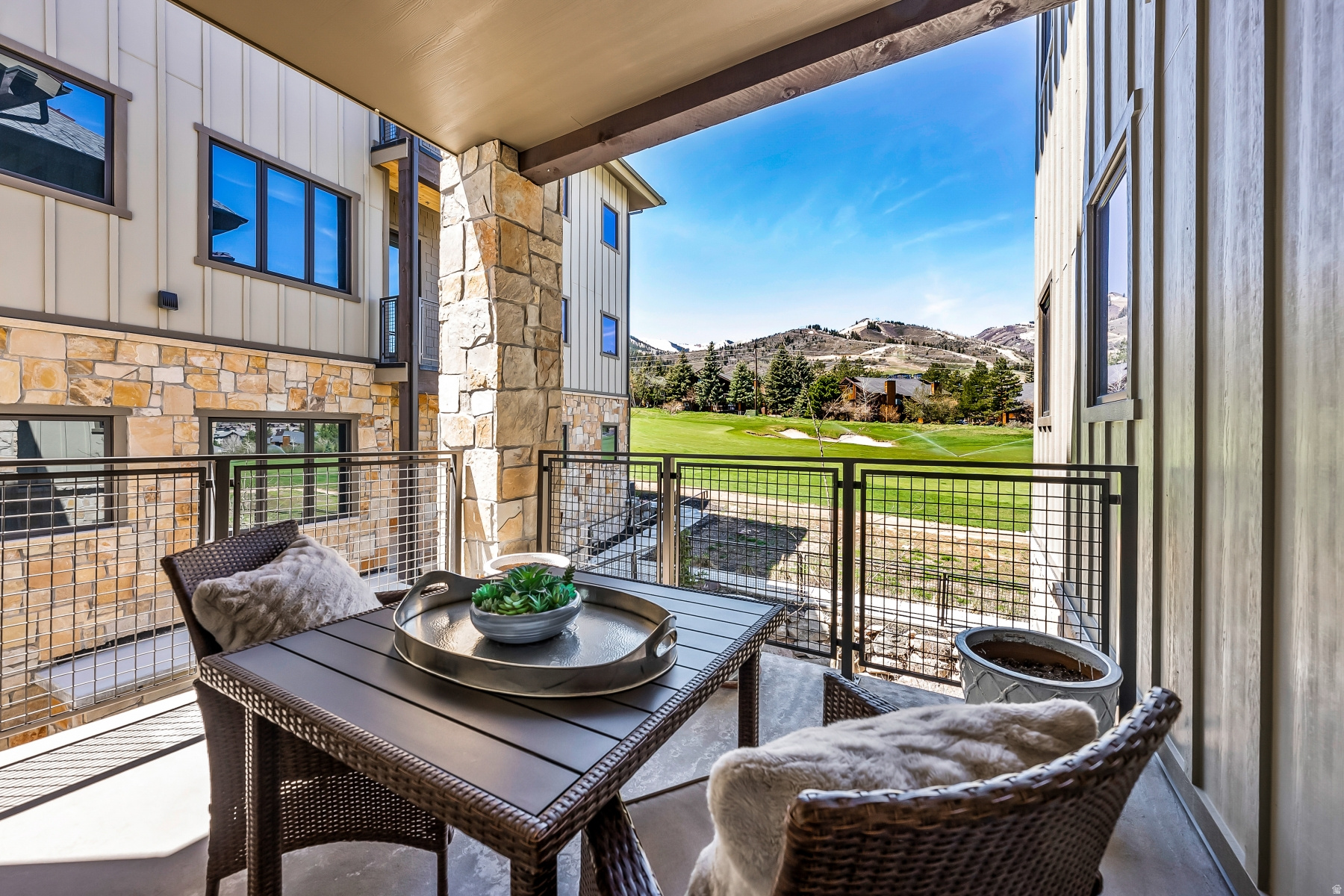 THE LOFTS AT BLACKSTONE CONDO - Residential Lease