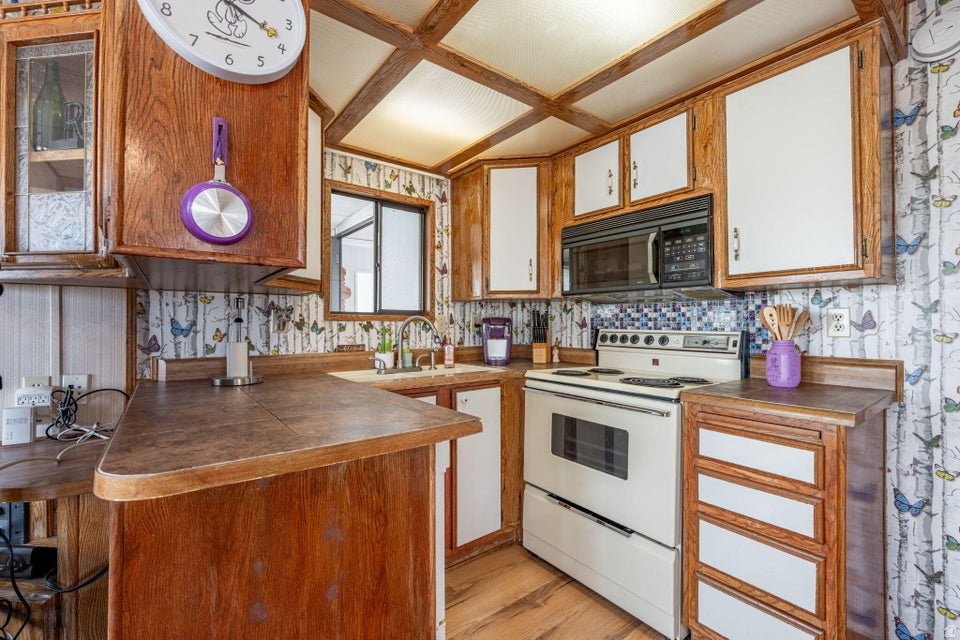 CANYON BREEZE RV RESORT - Residential